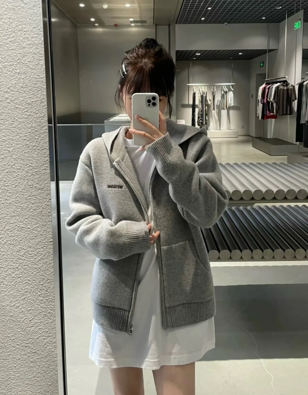 Logo Embroidered Zip-Up Knit Cardigan D19011850 — view 3