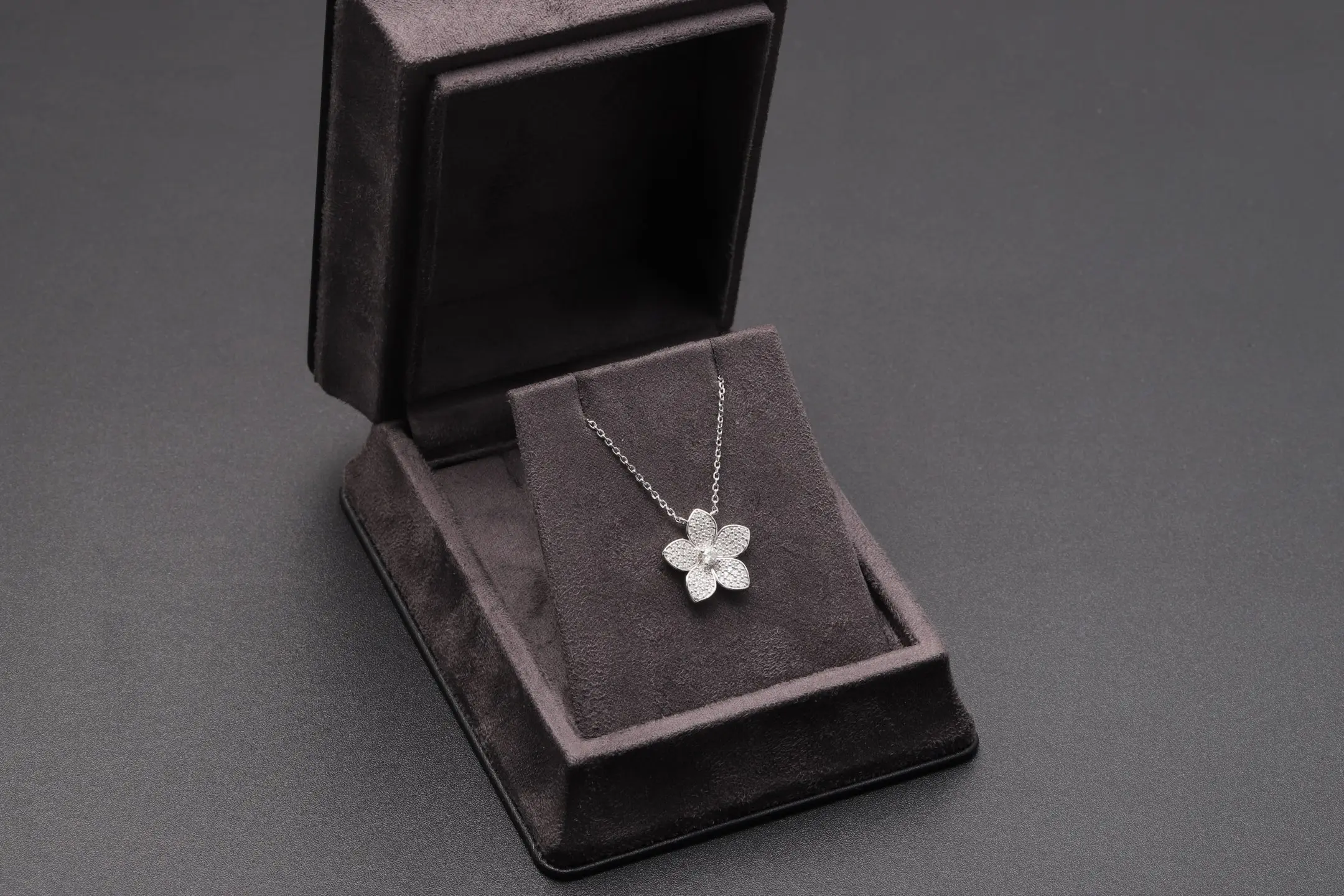 Moissanite Pave Clover Pendant Necklace (Sterling Silver) D36016911 — view 2