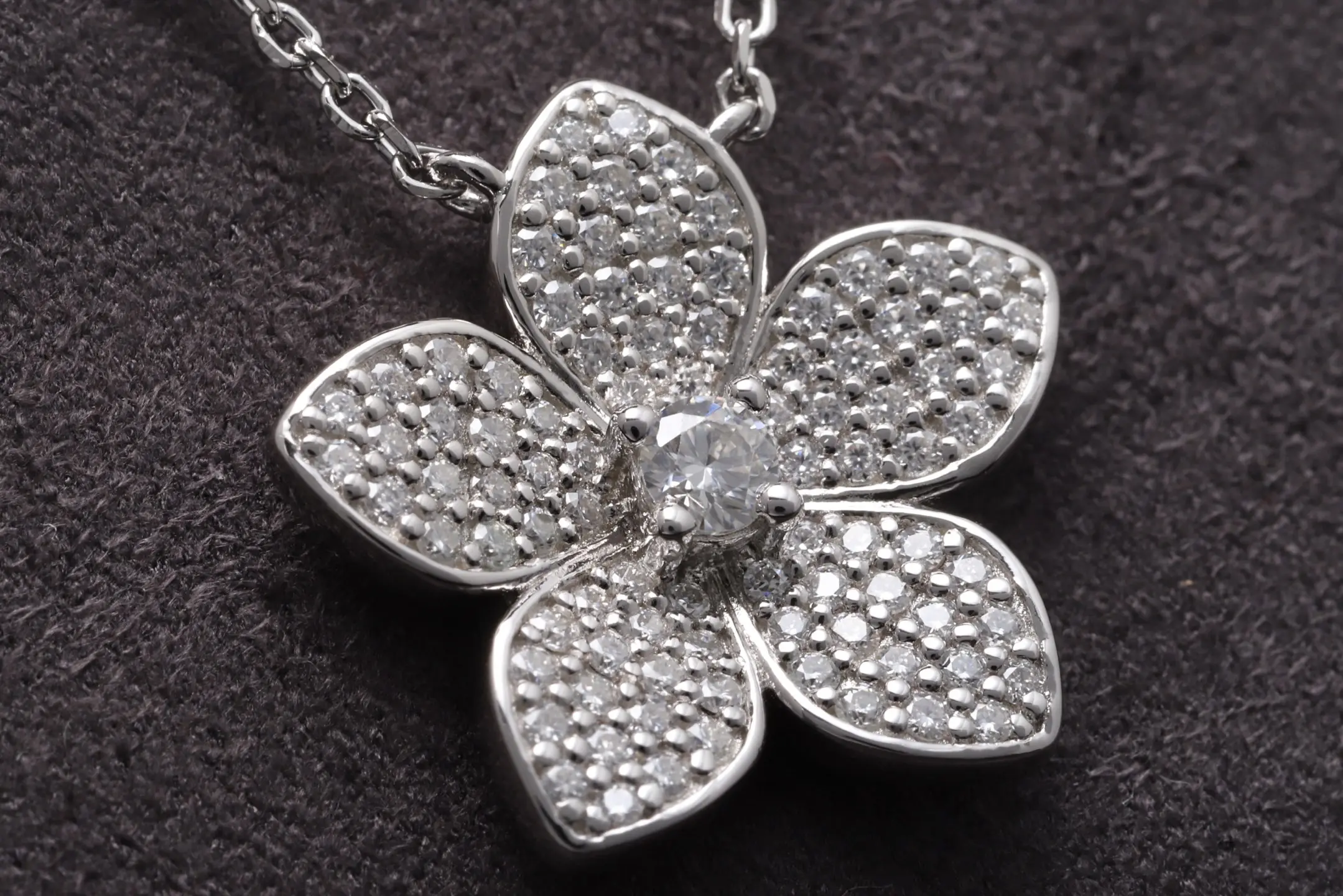 Moissanite Pave Clover Pendant Necklace (Sterling Silver) D36016911 — view 3