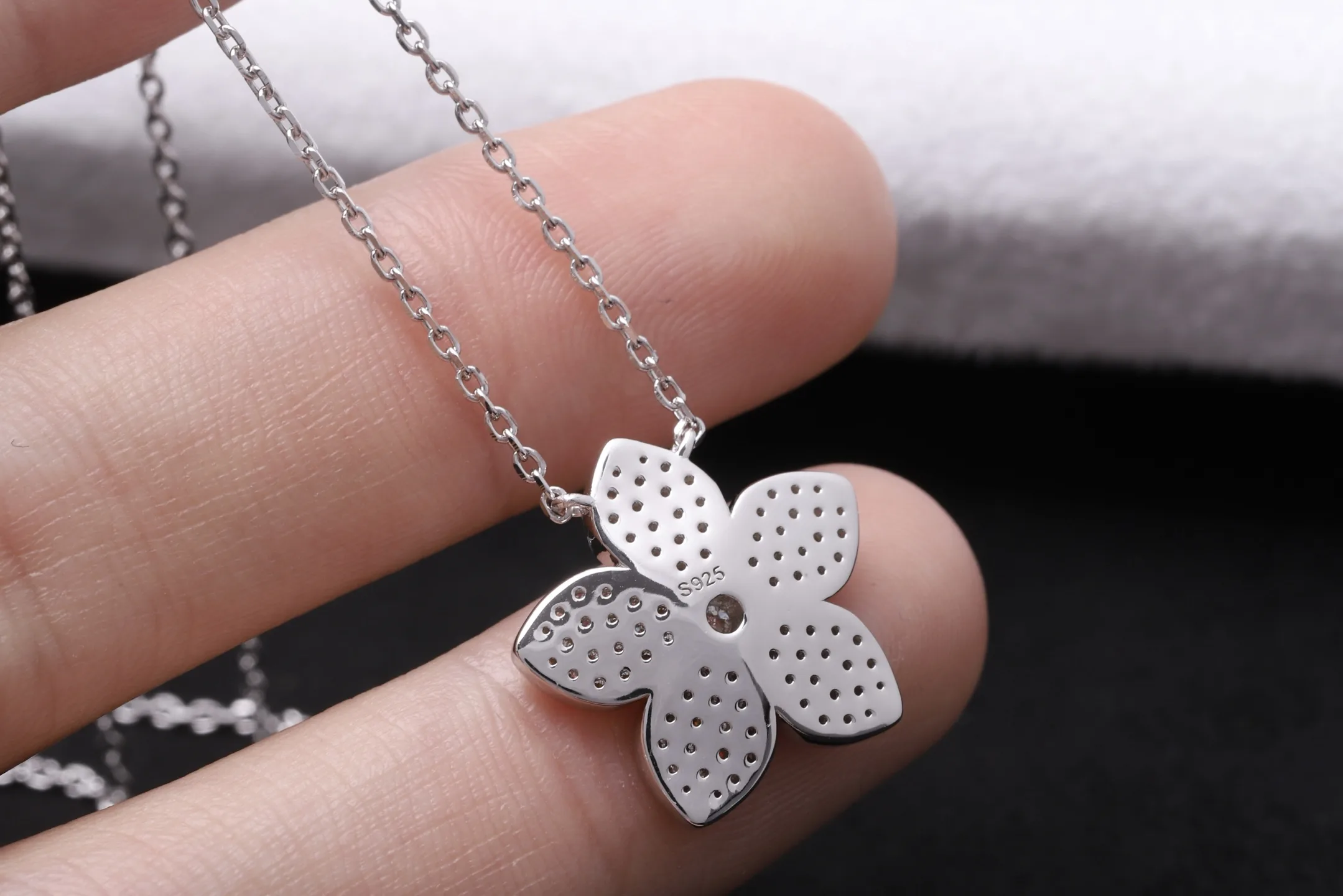 Moissanite Pave Clover Pendant Necklace (Sterling Silver) D36016911 — view 5