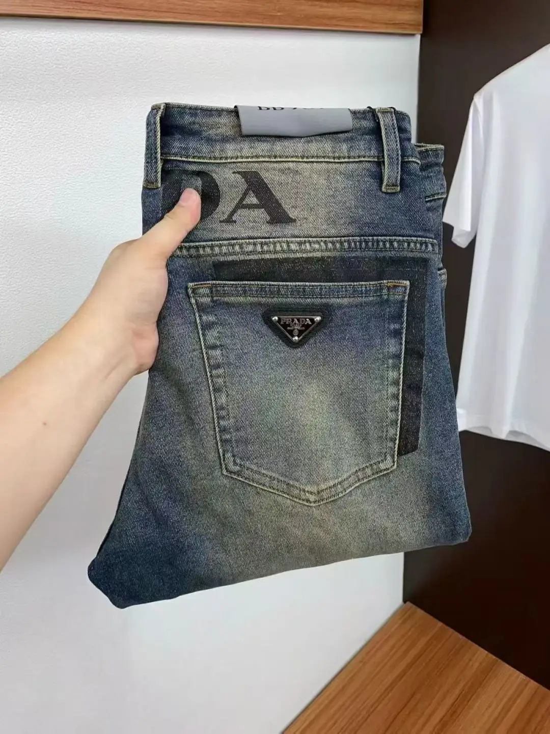 Slim-Fit Straight-Leg Washed Denim Jeans D17523889
