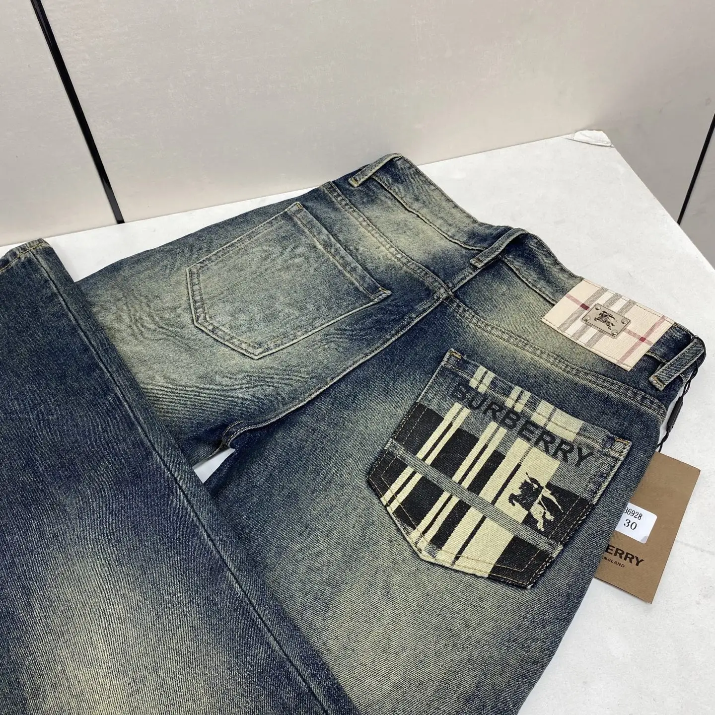Slim-Fit Straight-Leg Sand-Washed Jeans D17523887 — view 2