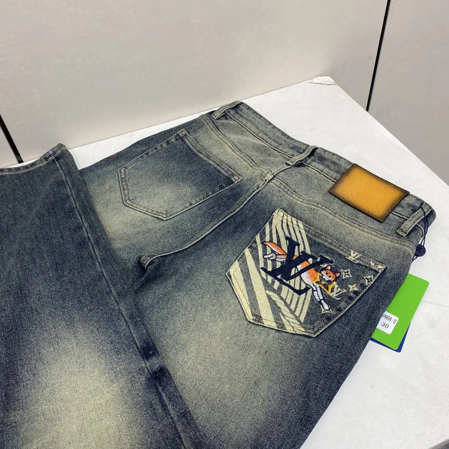 Slim-Fit Washed Denim Jeans with Fox Embroidery D17523897 — view 2