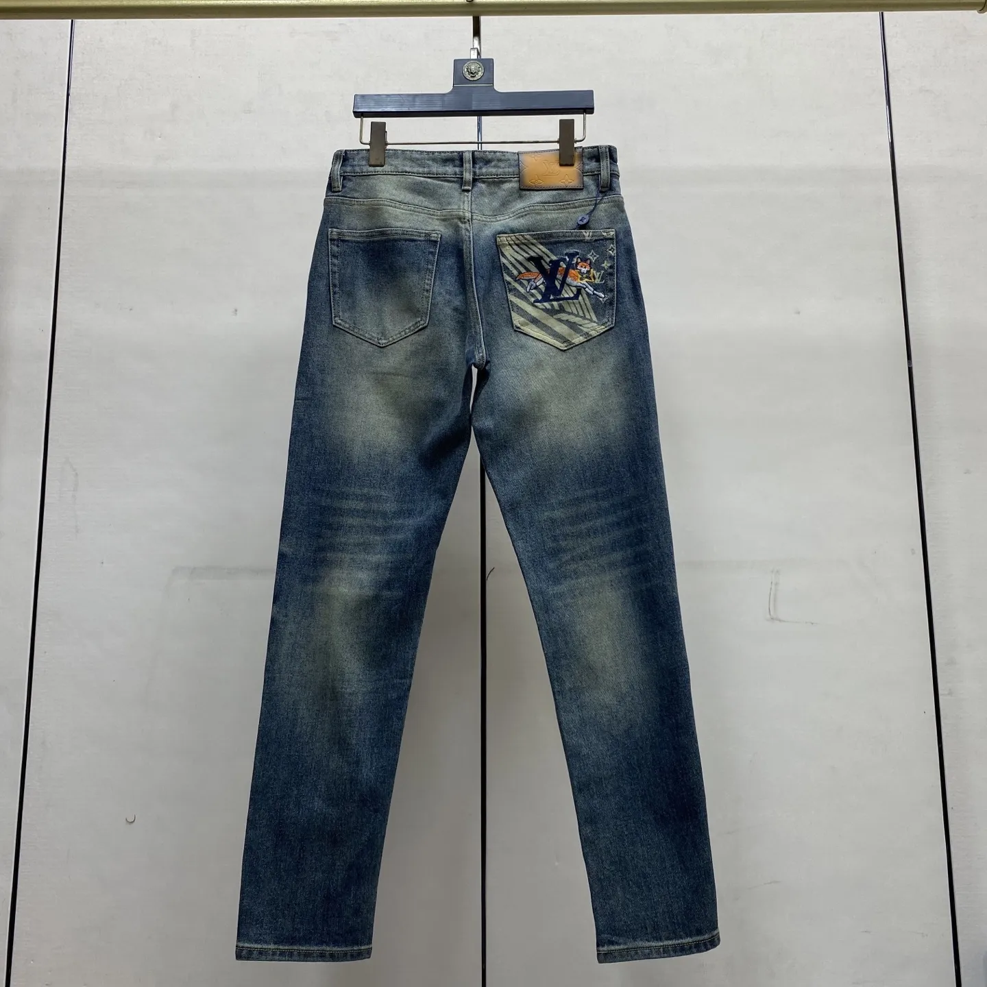 Slim-Fit Washed Denim Jeans with Fox Embroidery D17523897 — view 3