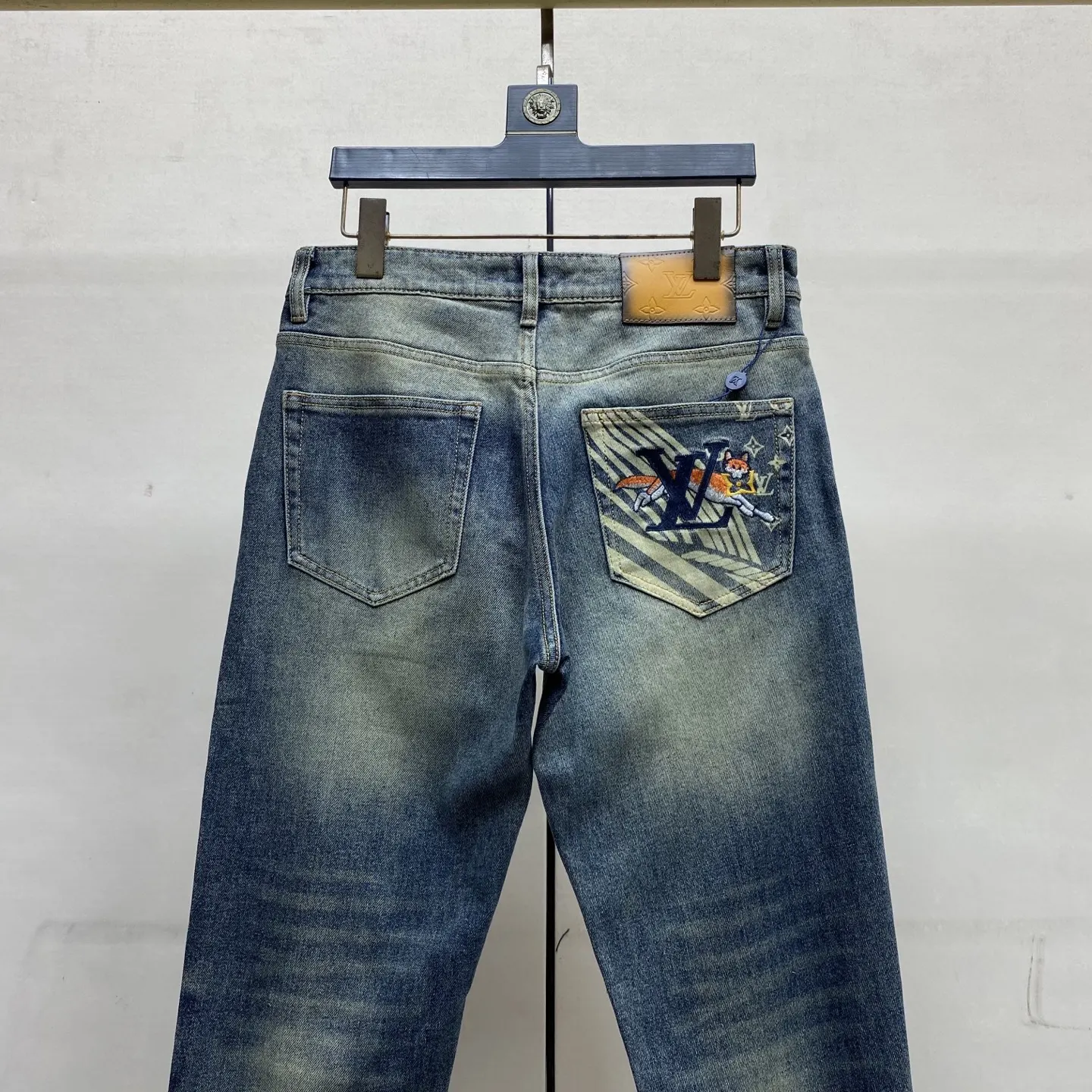 Slim-Fit Washed Denim Jeans with Fox Embroidery D17523897 — view 5