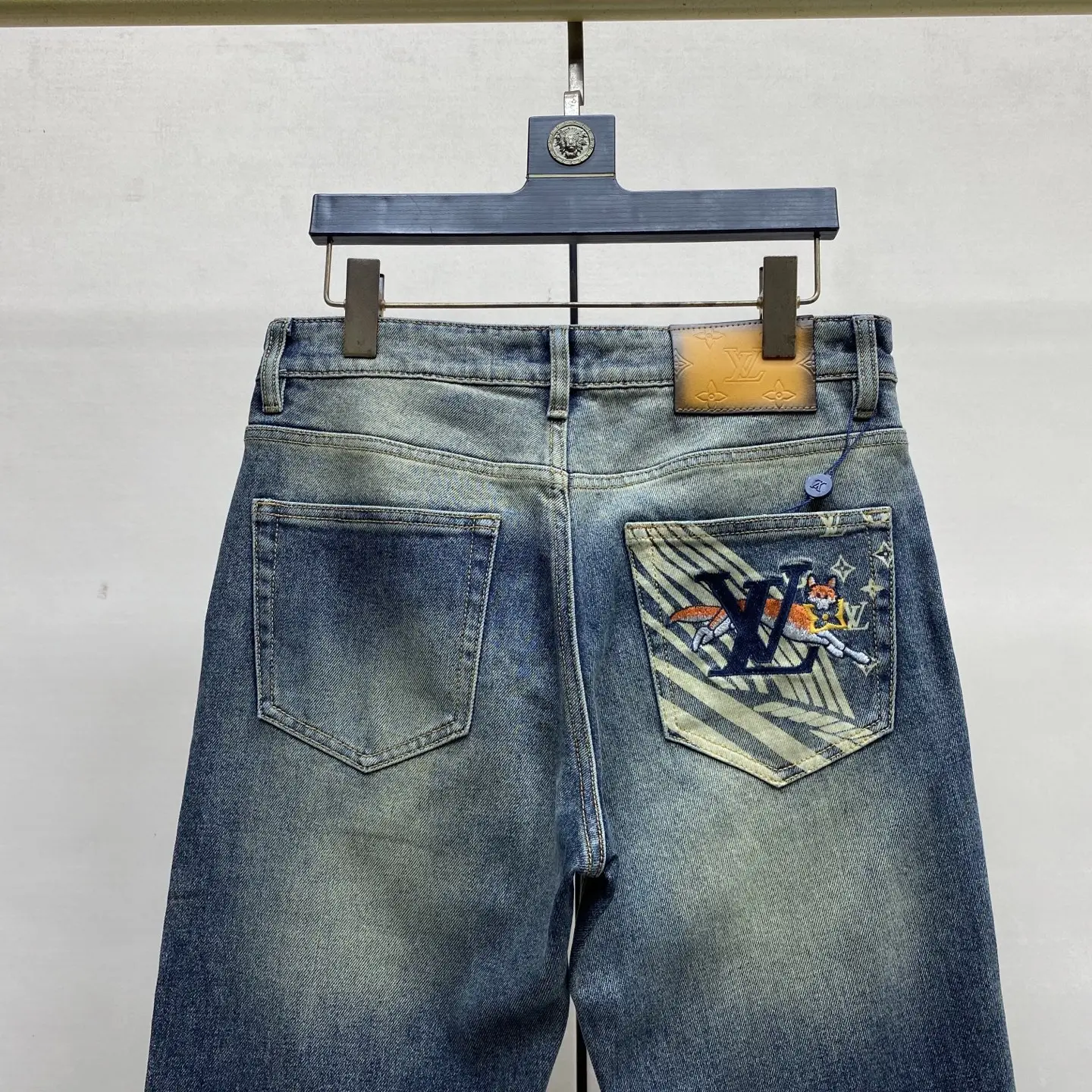 Slim-Fit Washed Denim Jeans with Fox Embroidery D17523897 — view 6