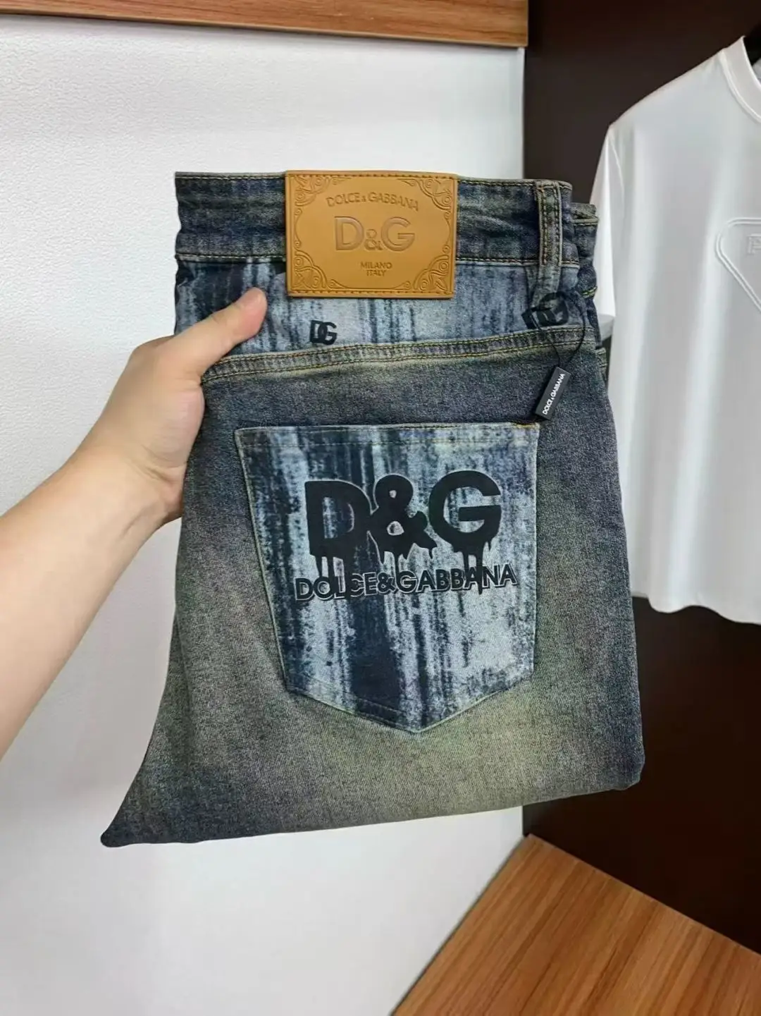 Logo-Patch Slim-Fit Straight-Leg Jeans D18023894