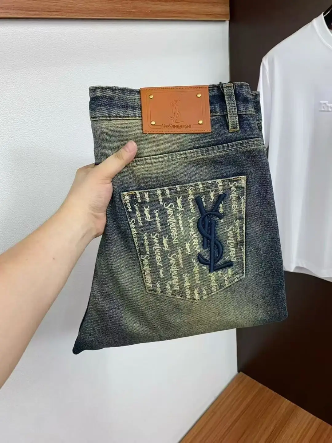 Logo-Appliqué Slim-Fit Straight-Leg Jeans D17523888