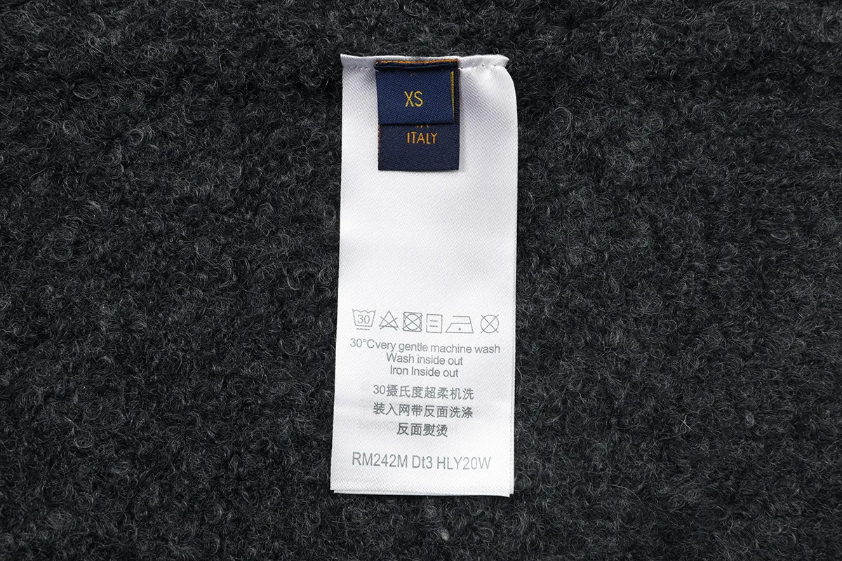 Monogram Towel Embroidery Crew-Neck Sweater D20022909 — view 8