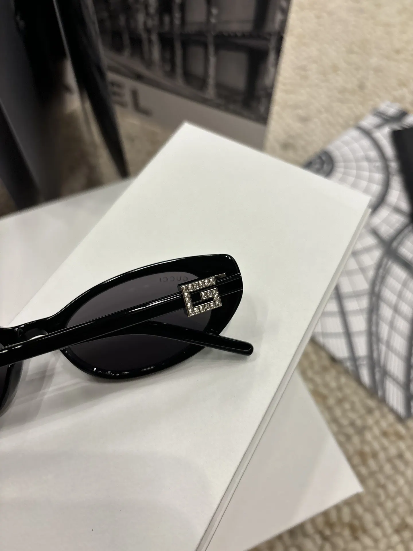 Cat-Eye Sunglasses with Diamond Temples D20017797 — view 3