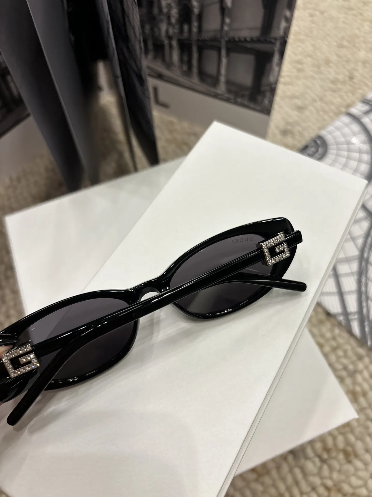 Cat-Eye Sunglasses with Diamond Temples D20017797 — view 4