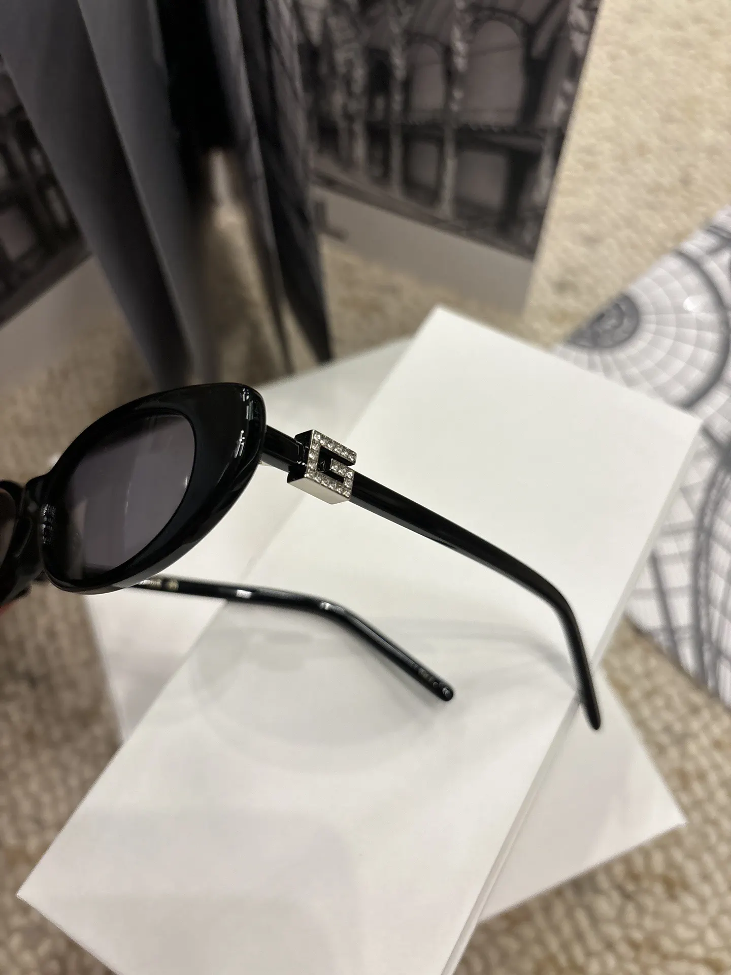 Cat-Eye Sunglasses with Diamond Temples D20017797 — view 6