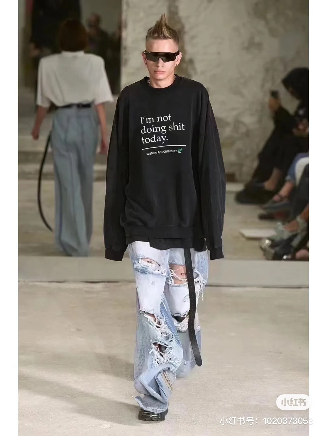 Logo-Embroidered Acid-Wash Sweatshirt D18813162 — view 8