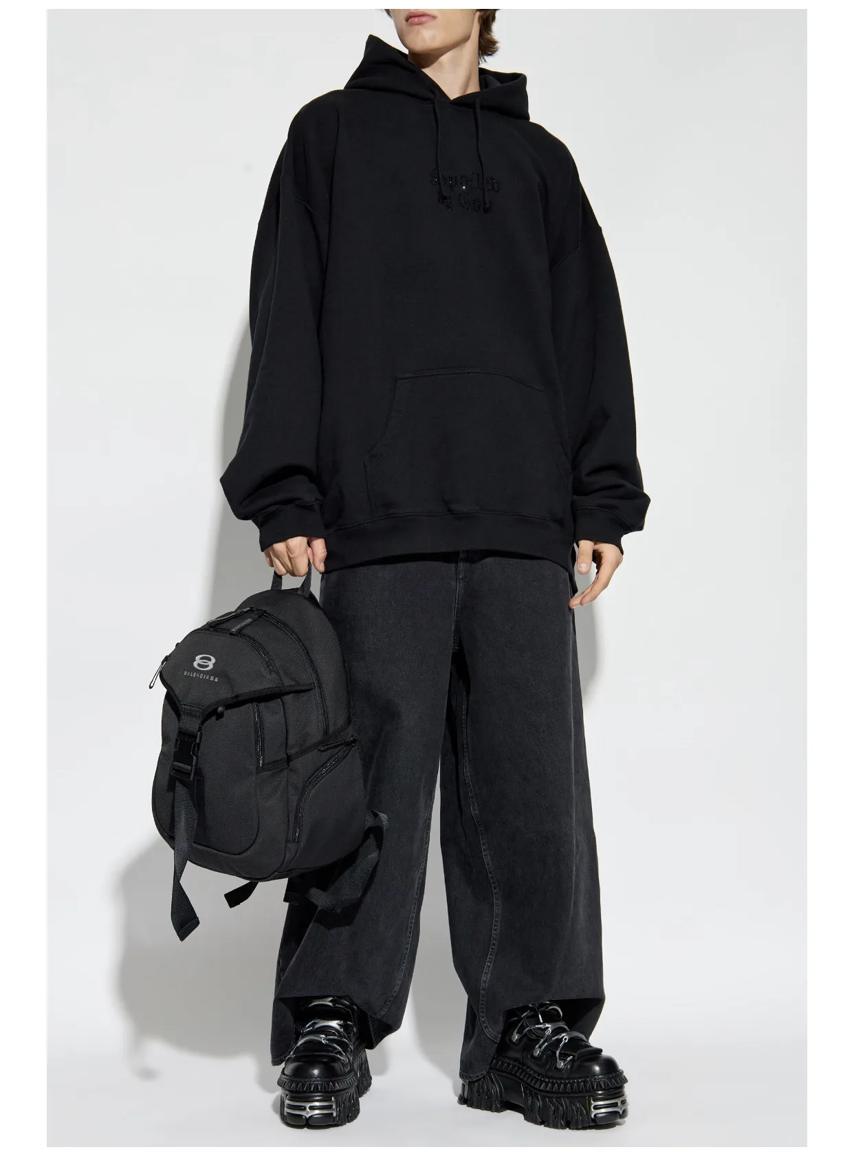 VETEMENTS Logo Embellished Oversized Hoodie D21813174 — view 2