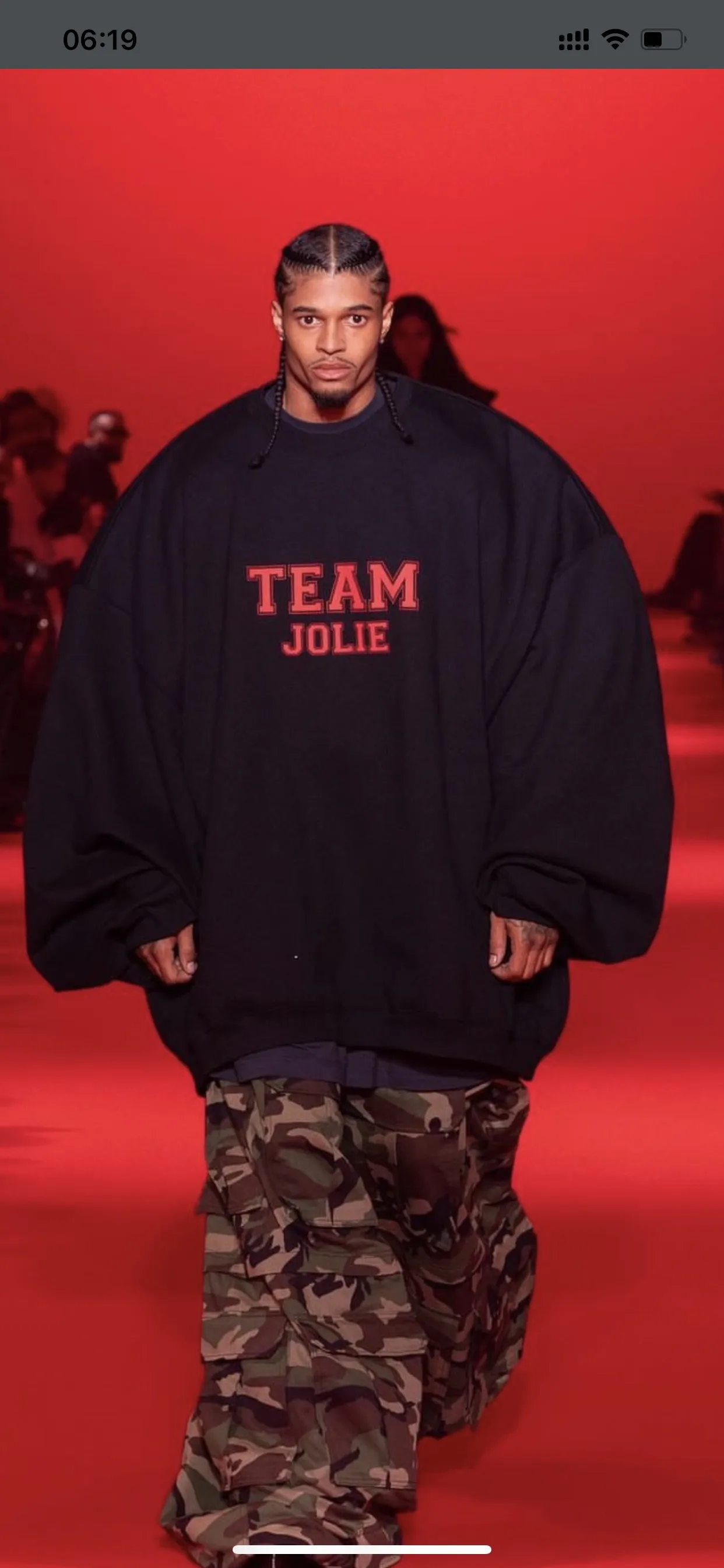 VETEMENTS Team Jolie Oversized Crew-Neck Sweatshirt D26013159