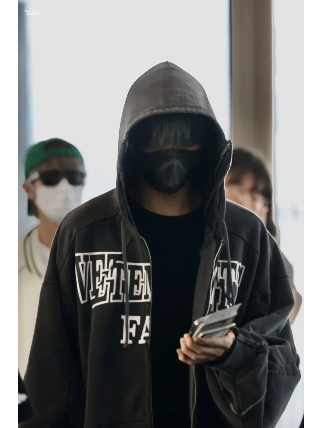 Logo-Print Panelled Washed Cotton Zip-Up Hoodie D37013155 — view 8