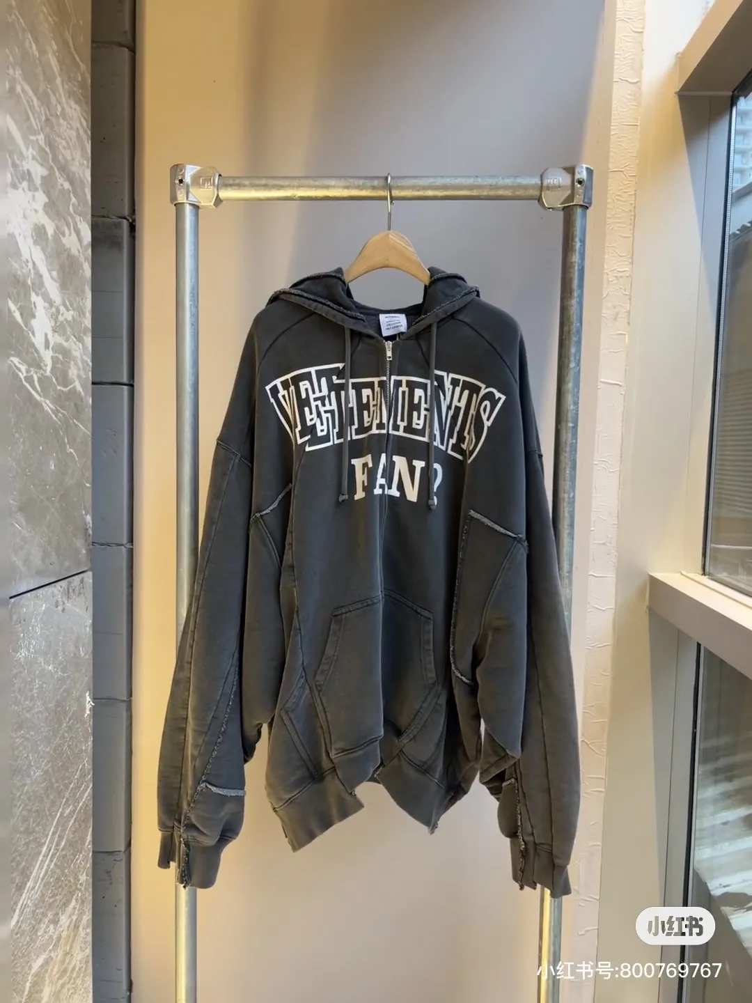 Logo-Print Panelled Washed Cotton Zip-Up Hoodie D37013155 — view 9