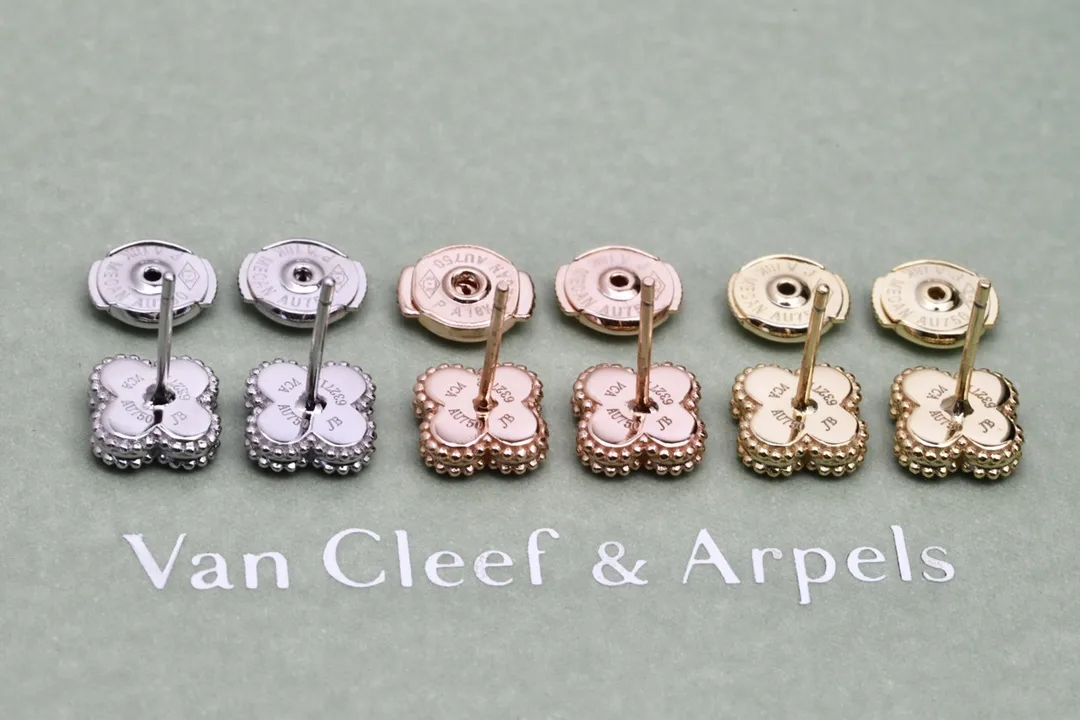 Alhambra Sweet Clover Stud Earrings (Sterling Silver) D17516936 — view 6