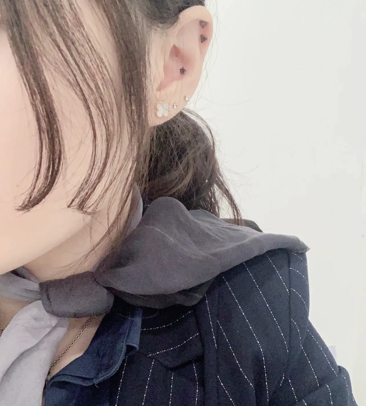 Alhambra Sweet Clover Stud Earrings (Sterling Silver) D17516936 — view 9