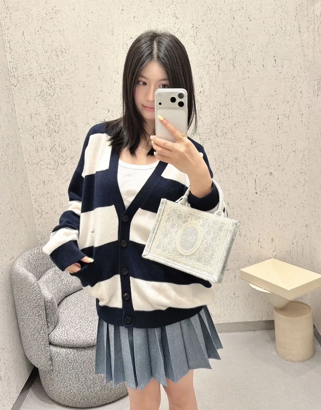 Striped V-Neck Knit Cardigan D18021532