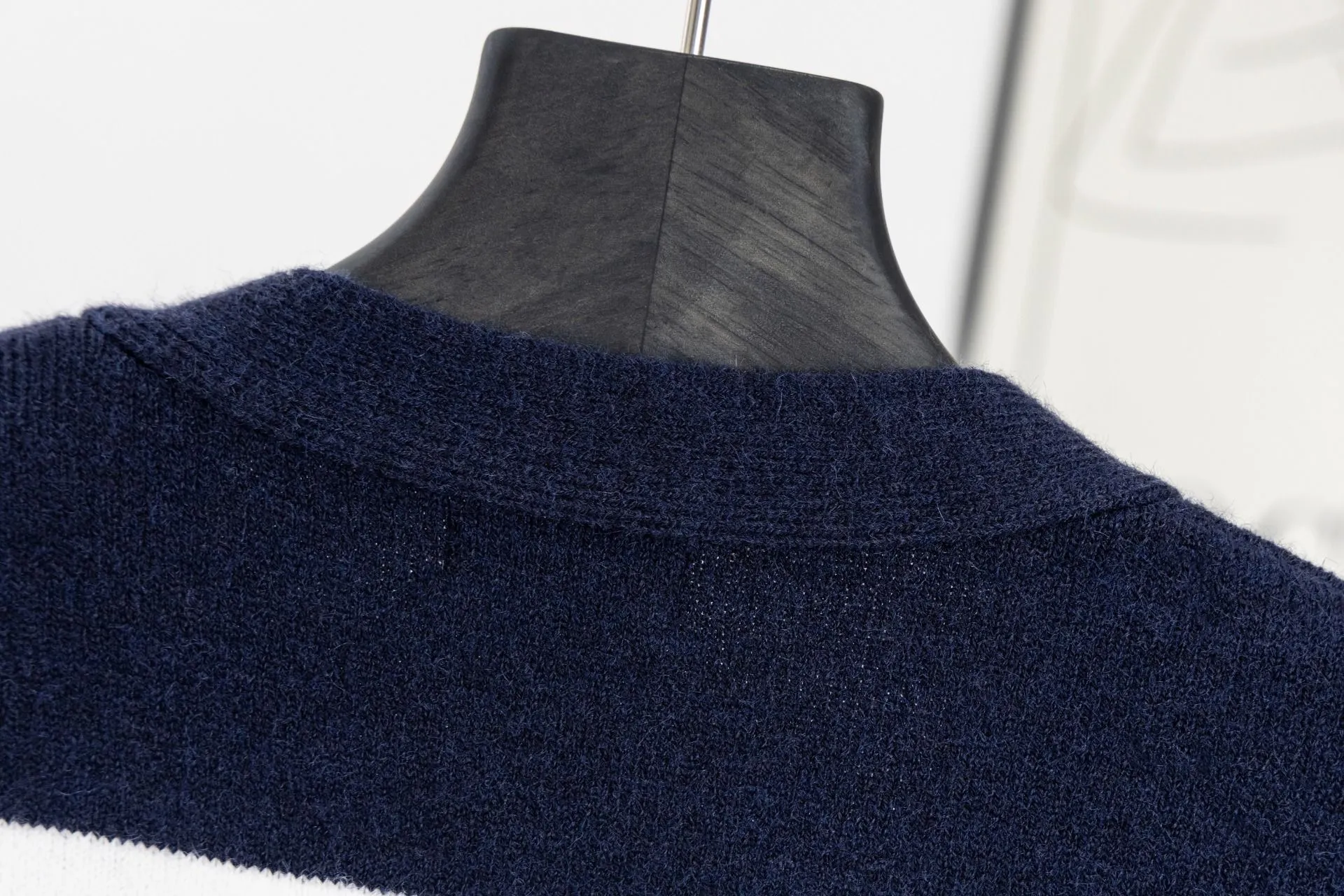 Striped V-Neck Knit Cardigan D18021533 — view 4