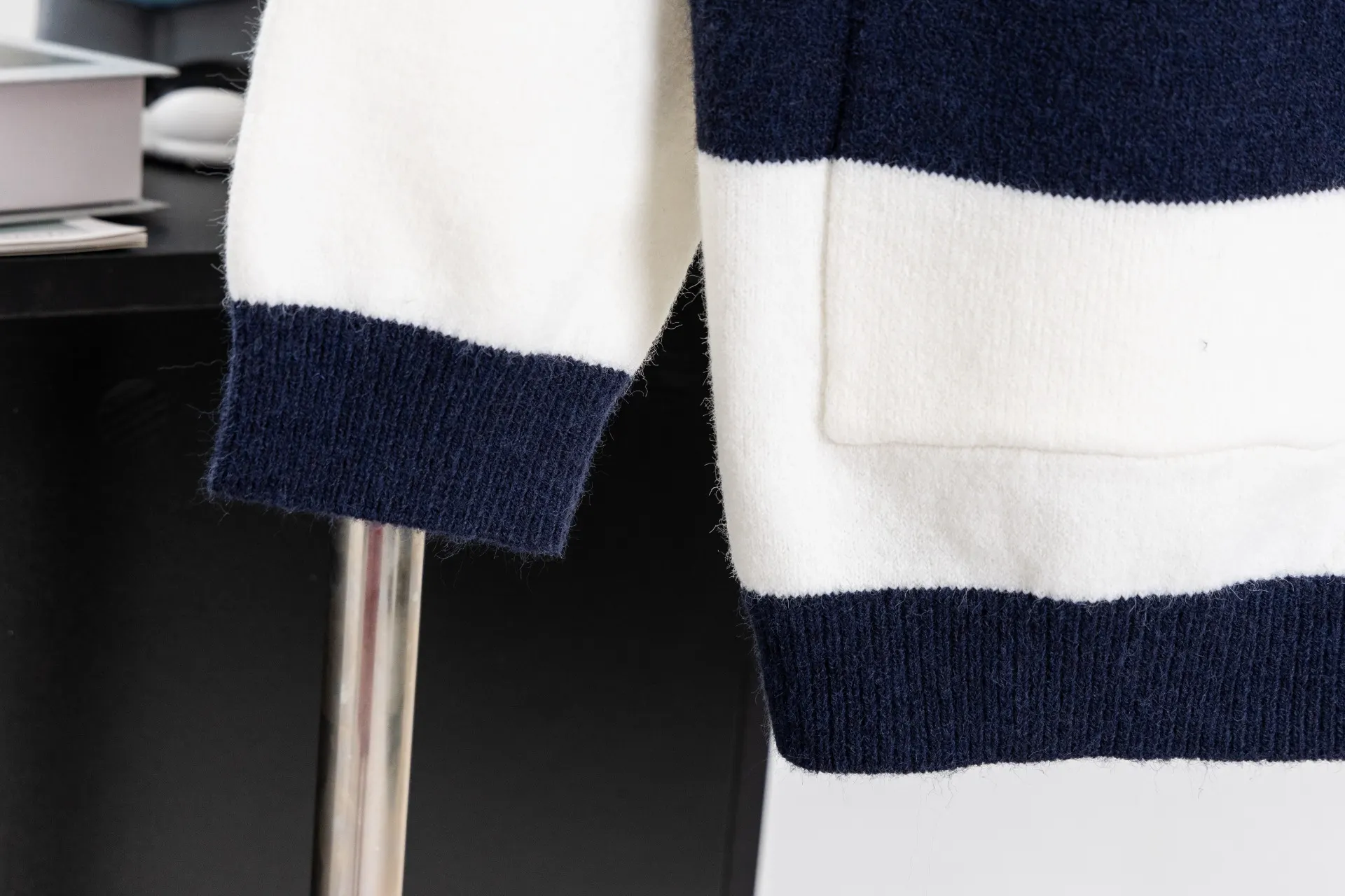 Striped V-Neck Knit Cardigan D18021533 — view 7