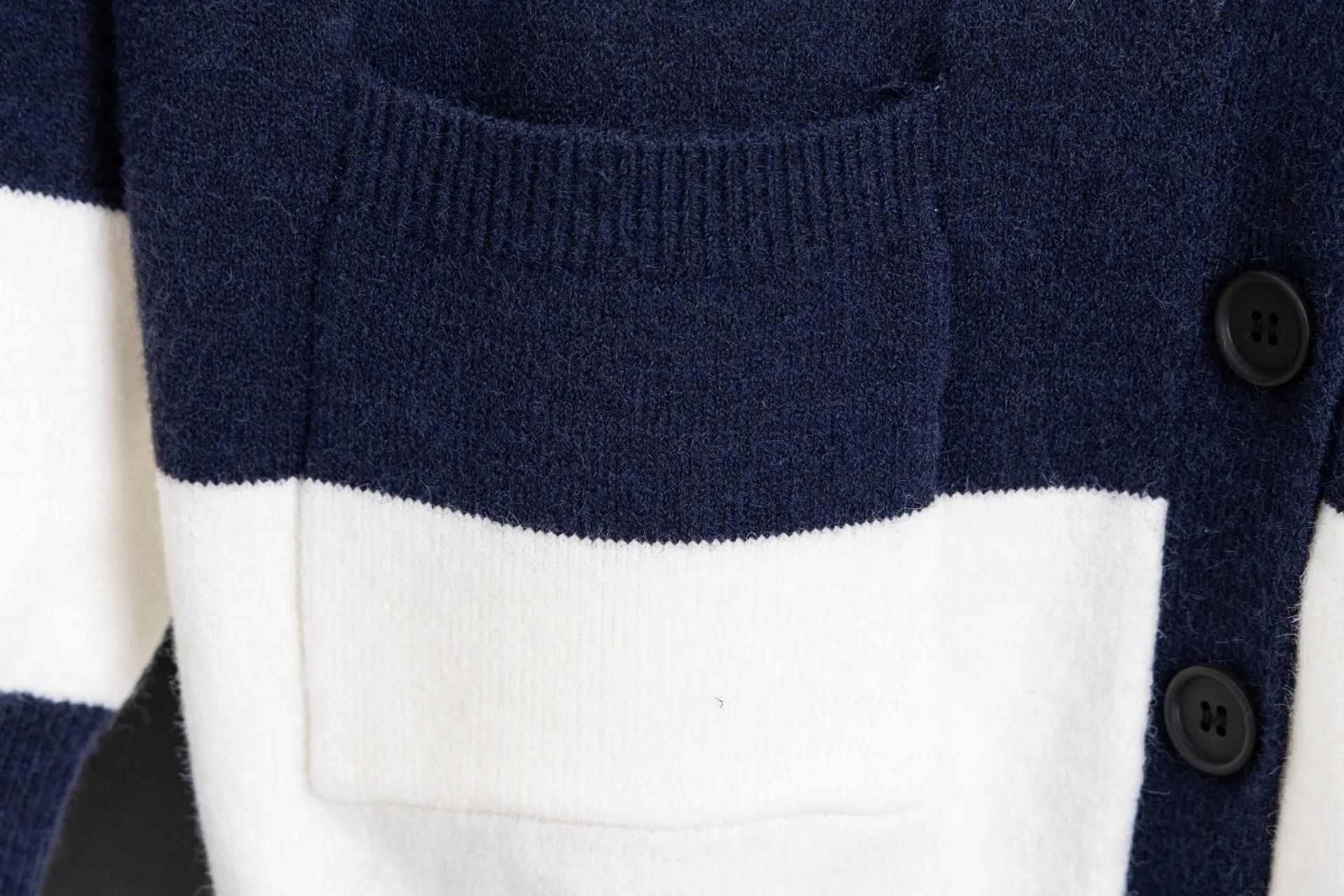 Striped V-Neck Knit Cardigan D18021533 — view 8
