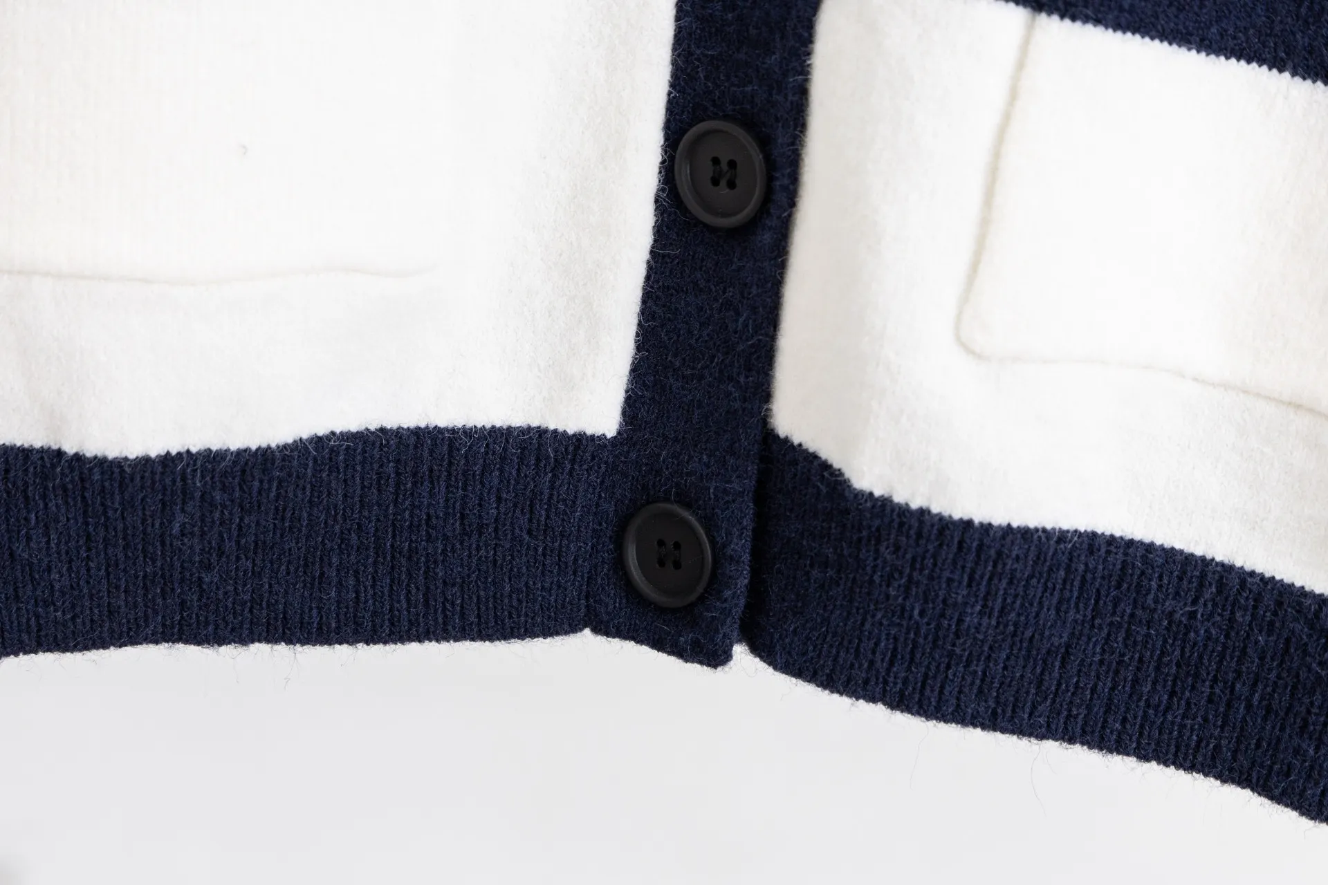 Striped V-Neck Knit Cardigan D18021533 — view 9