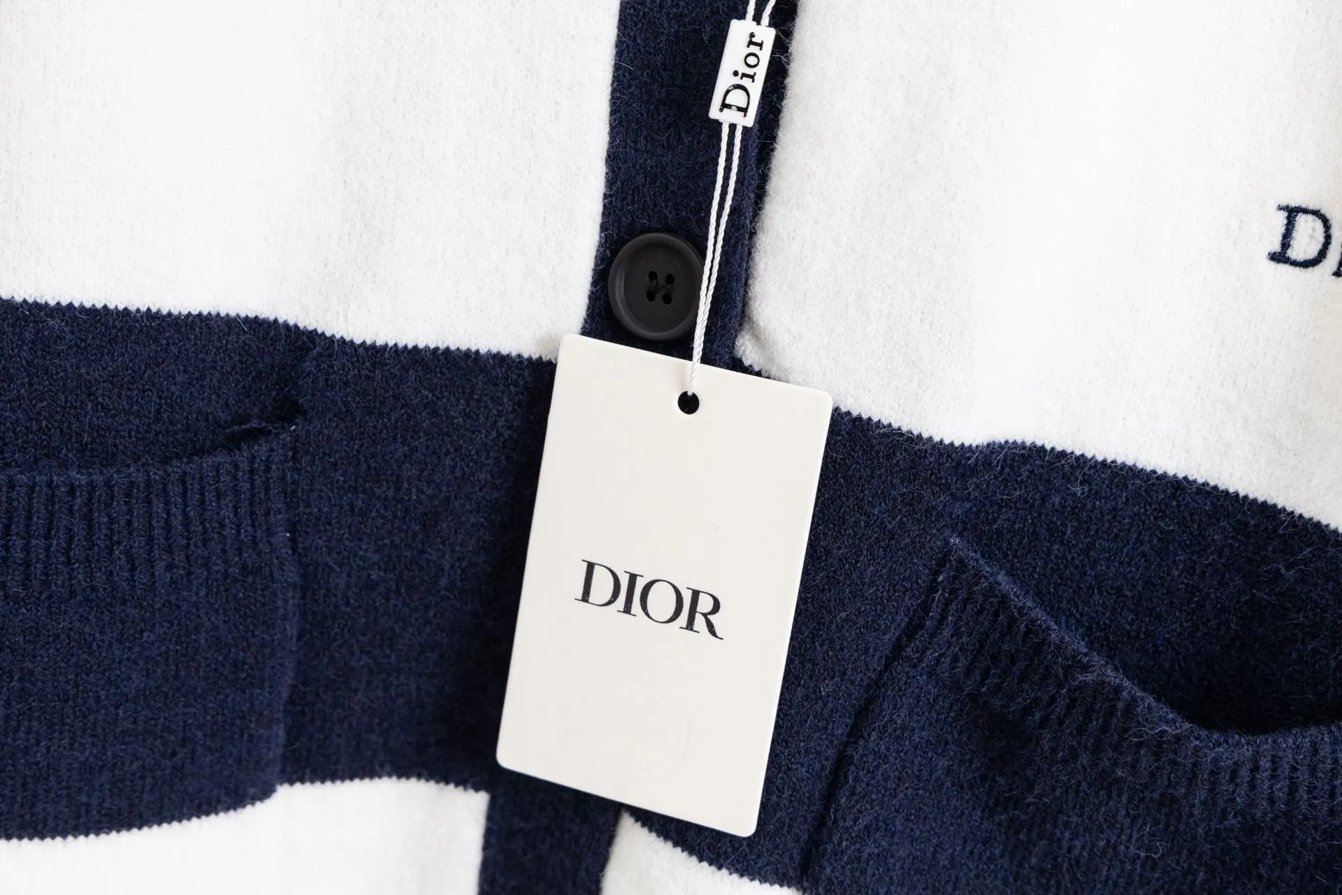 Striped V-Neck Knit Cardigan D18021533 — view 13