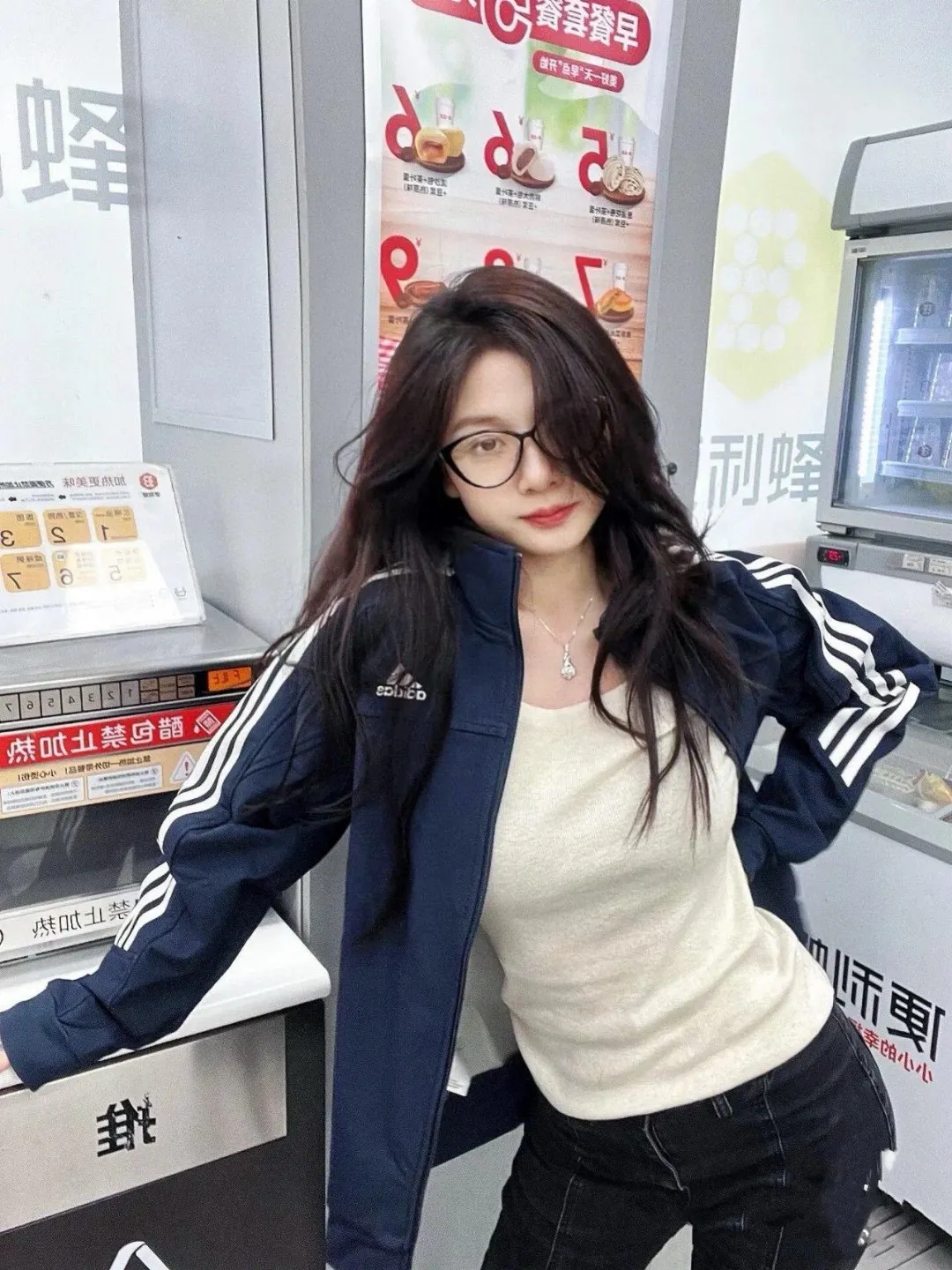Classic Three-Stripe Track Jacket D18522983 — view 9