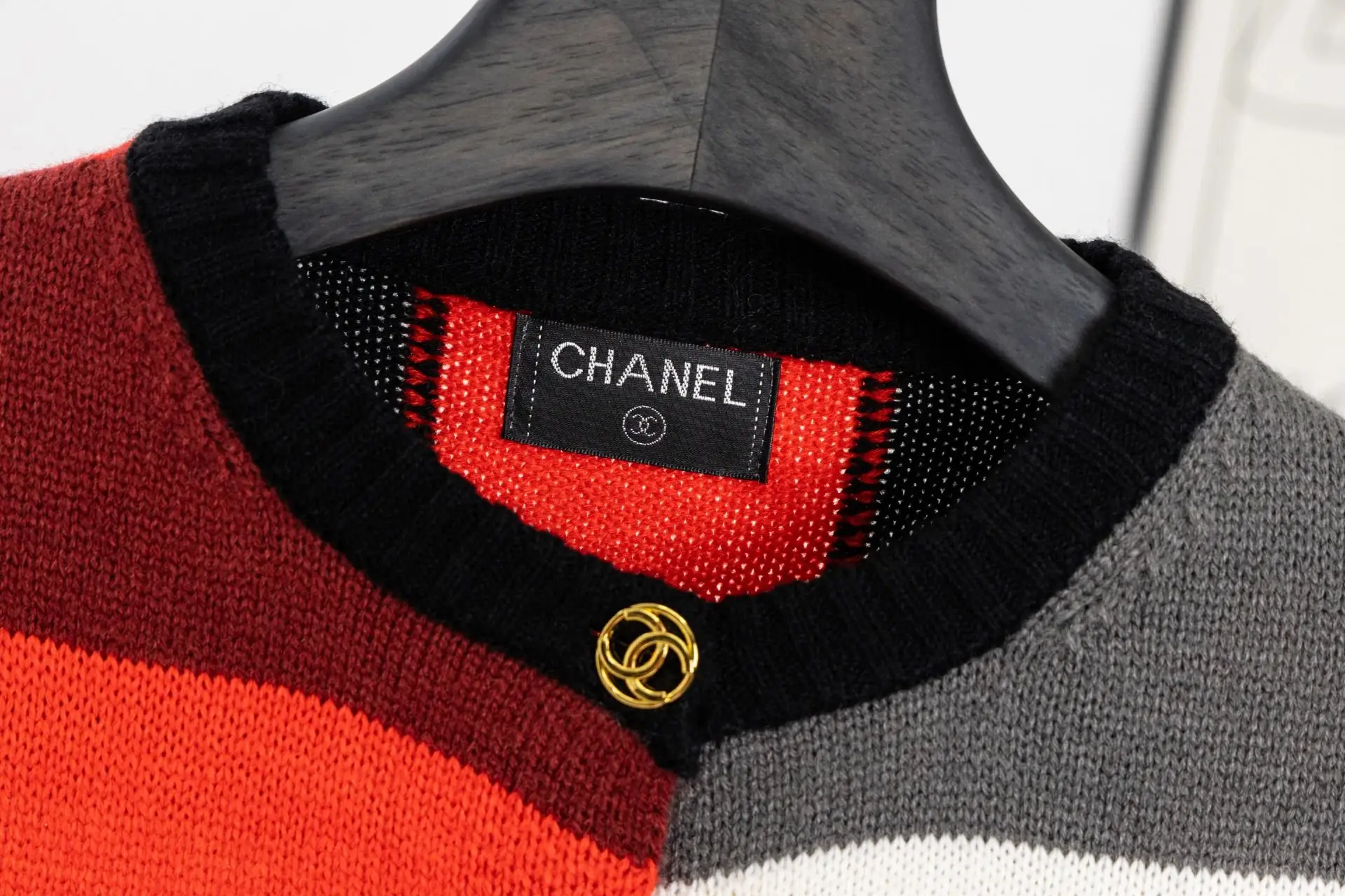 Color-Block Patchwork Knit Cardigan D19521541 — view 3