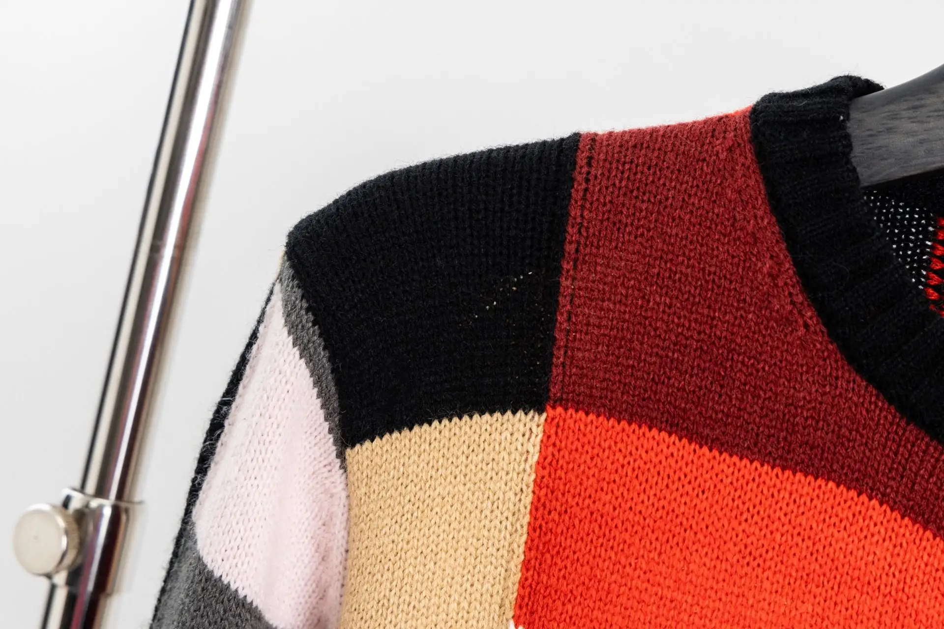 Color-Block Patchwork Knit Cardigan D19521541 — view 5
