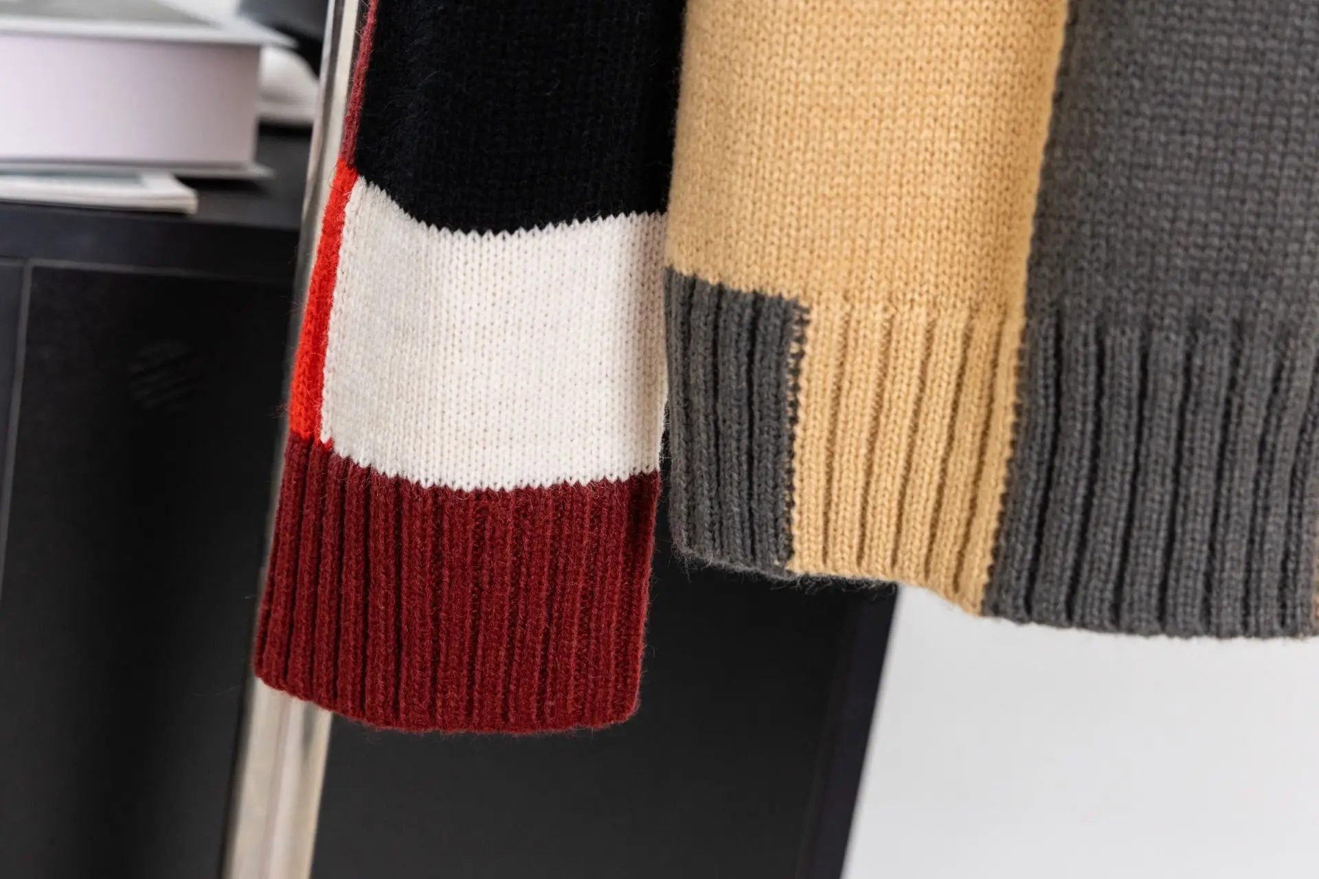 Color-Block Patchwork Knit Cardigan D19521541 — view 7