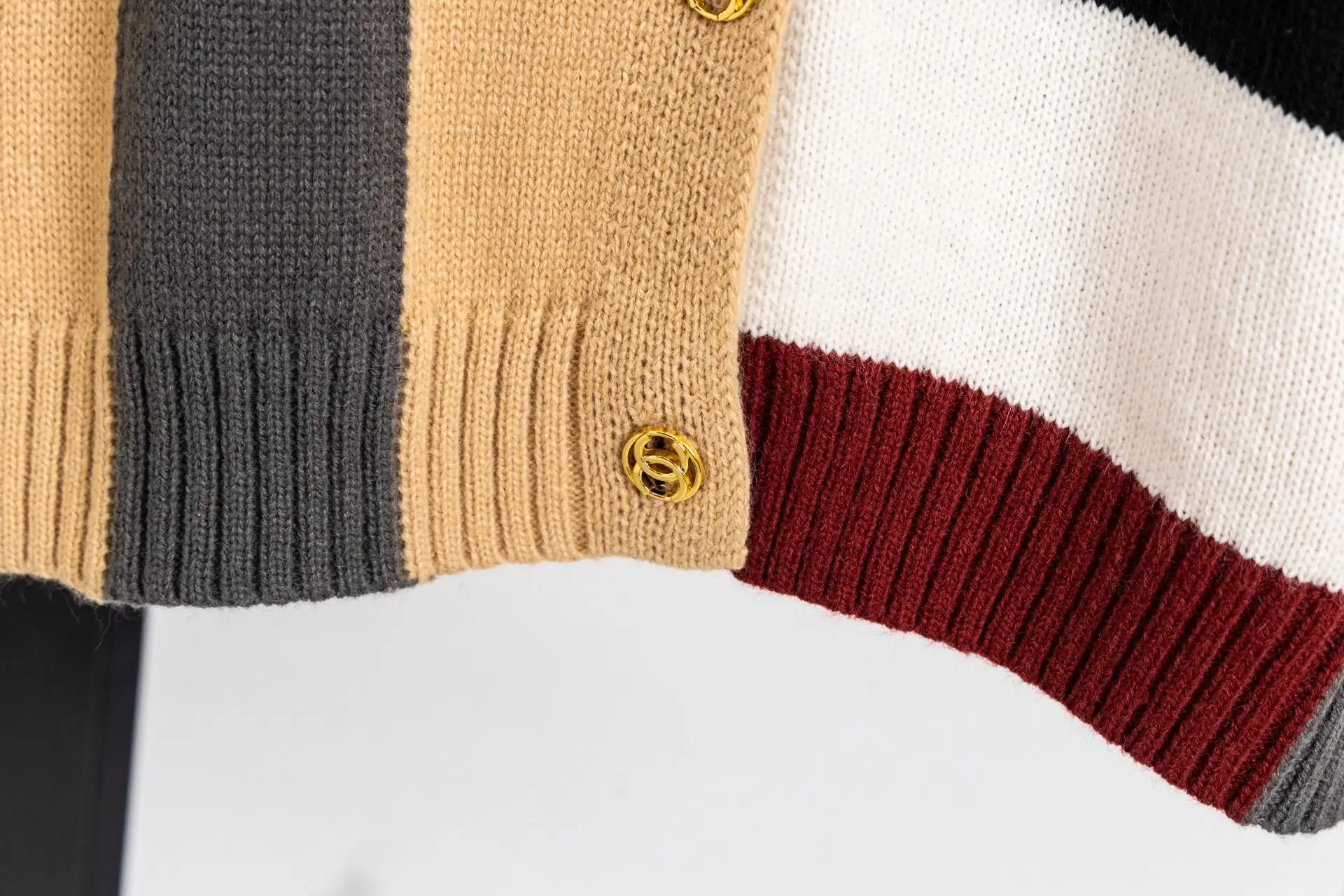 Color-Block Patchwork Knit Cardigan D19521541 — view 8