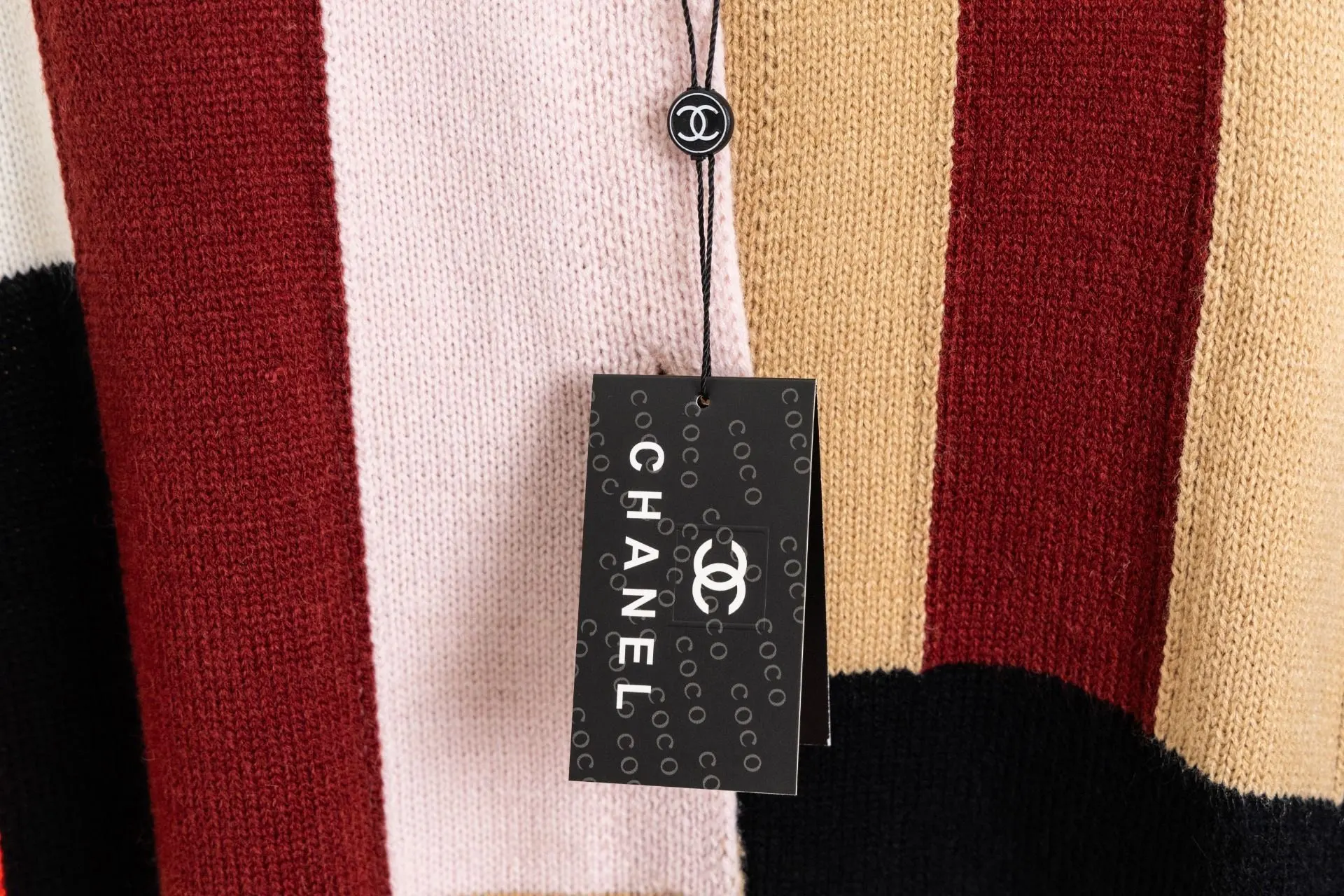 Color-Block Patchwork Knit Cardigan D19521541 — view 9