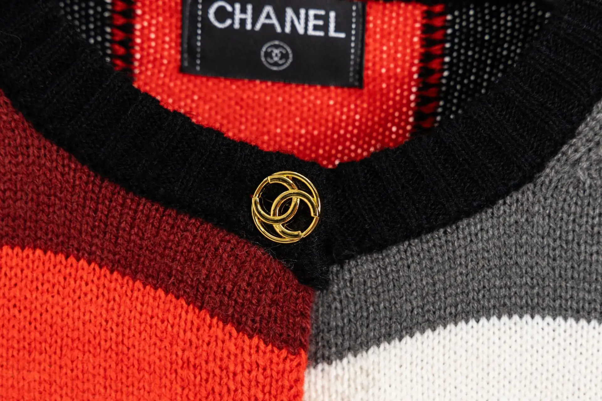 Color-Block Patchwork Knit Cardigan D19521541 — view 10