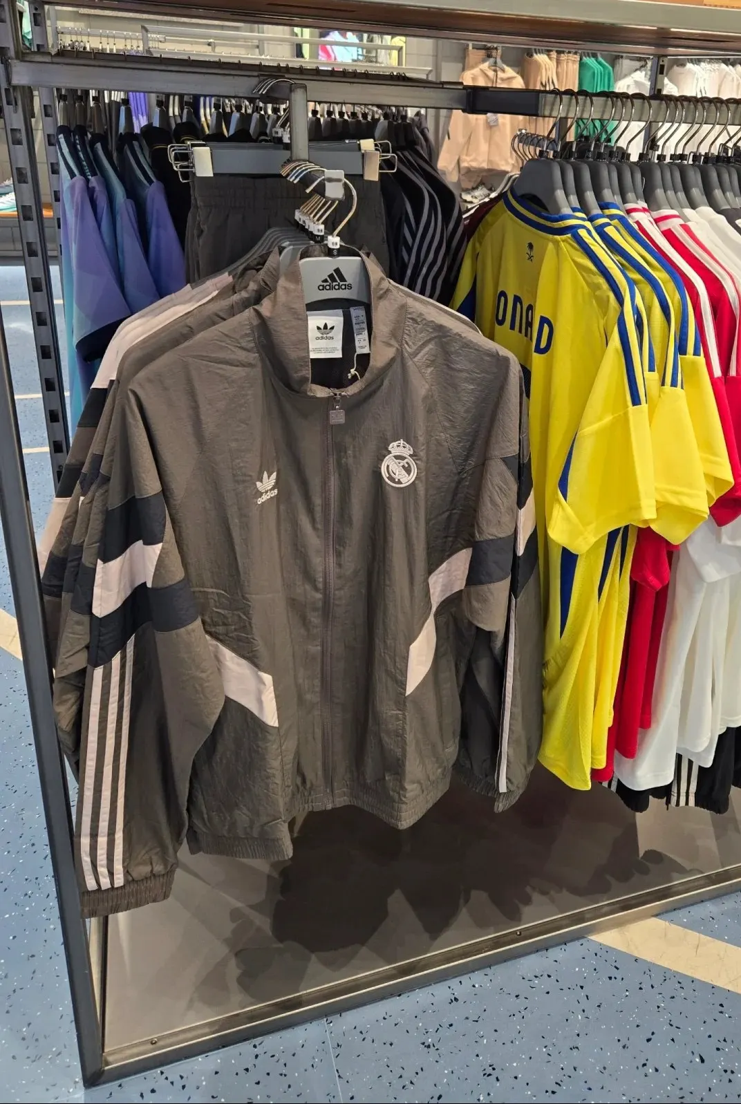 Adidas Real Madrid Color-Block Track Jacket D21021529 — view 9