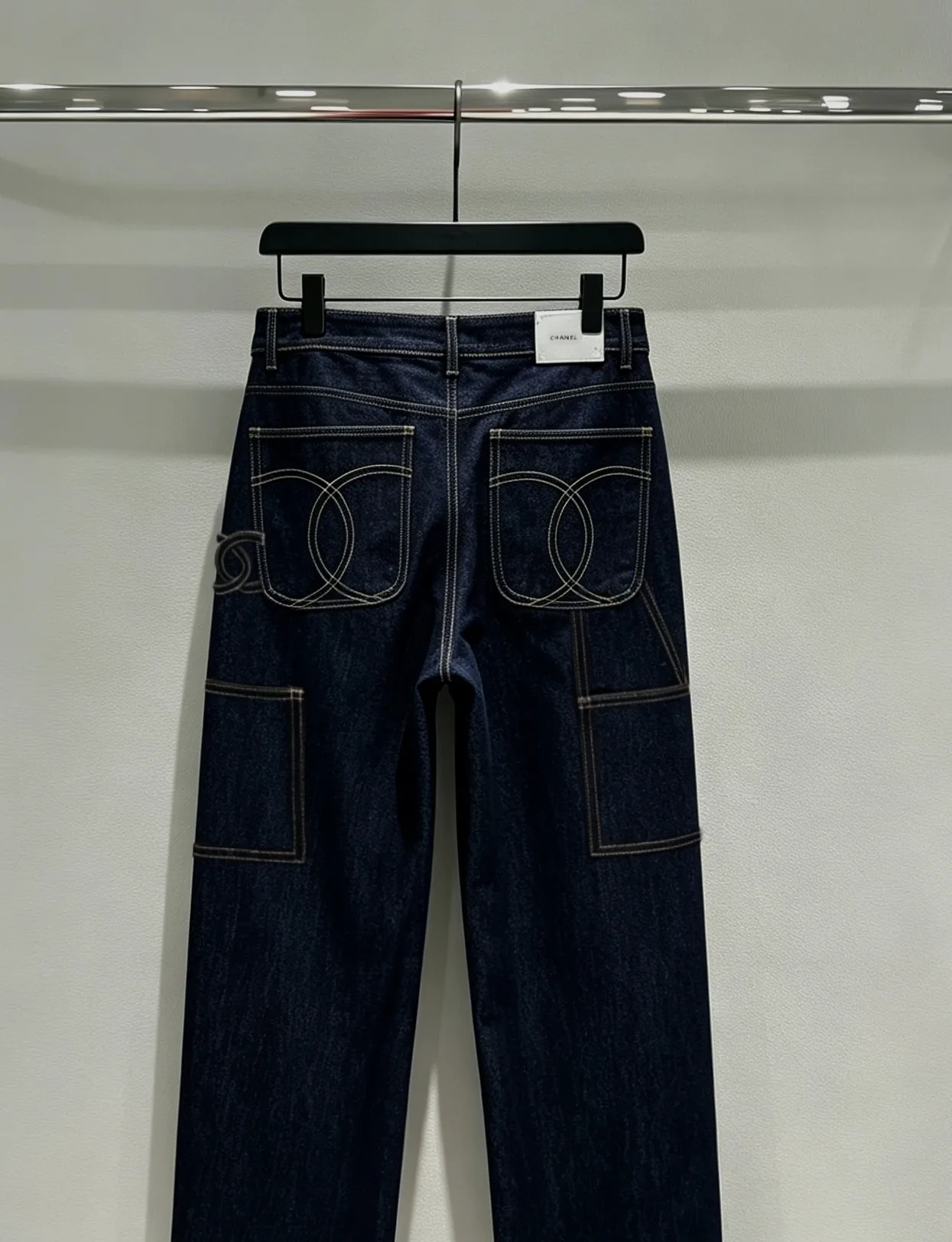 High-Rise Wide-Leg Straight Jeans D20520293 — view 3