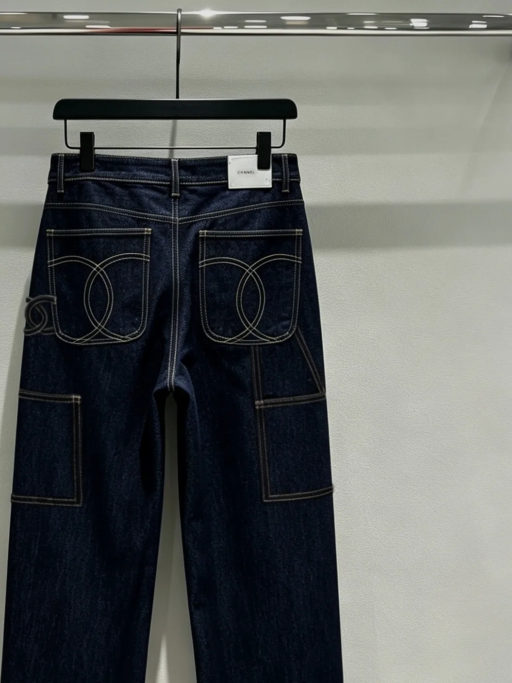 High-Rise Wide-Leg Straight Jeans D20520293 — view 4