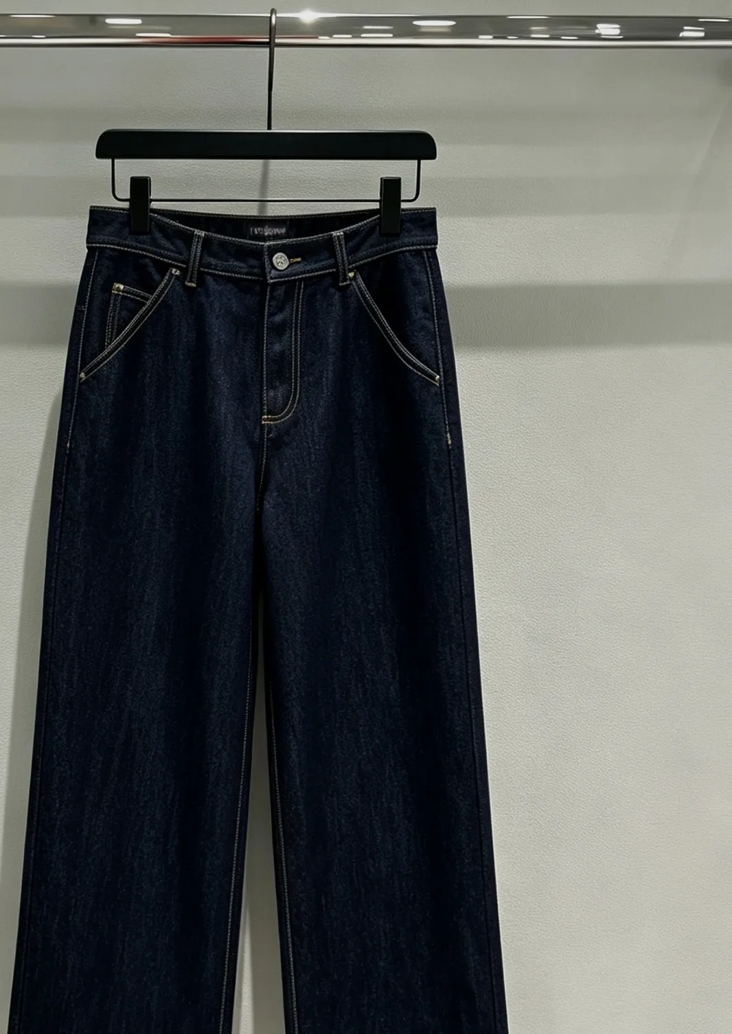 High-Rise Wide-Leg Straight Jeans D20520293 — view 5