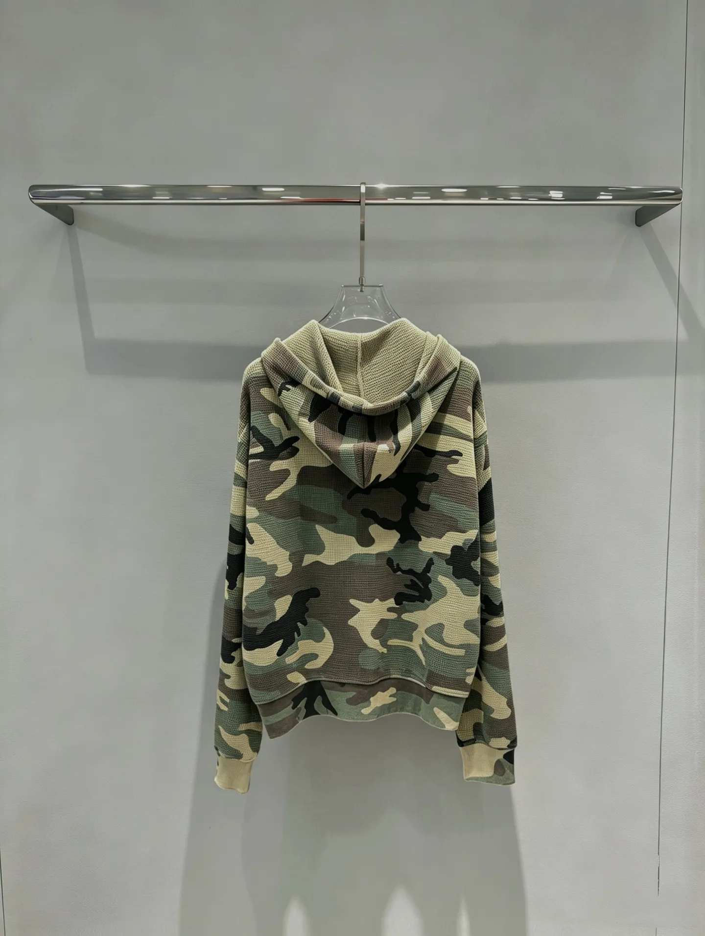 Camo Print Waffle-Knit Zip-Up Hoodie D23020286 — view 2