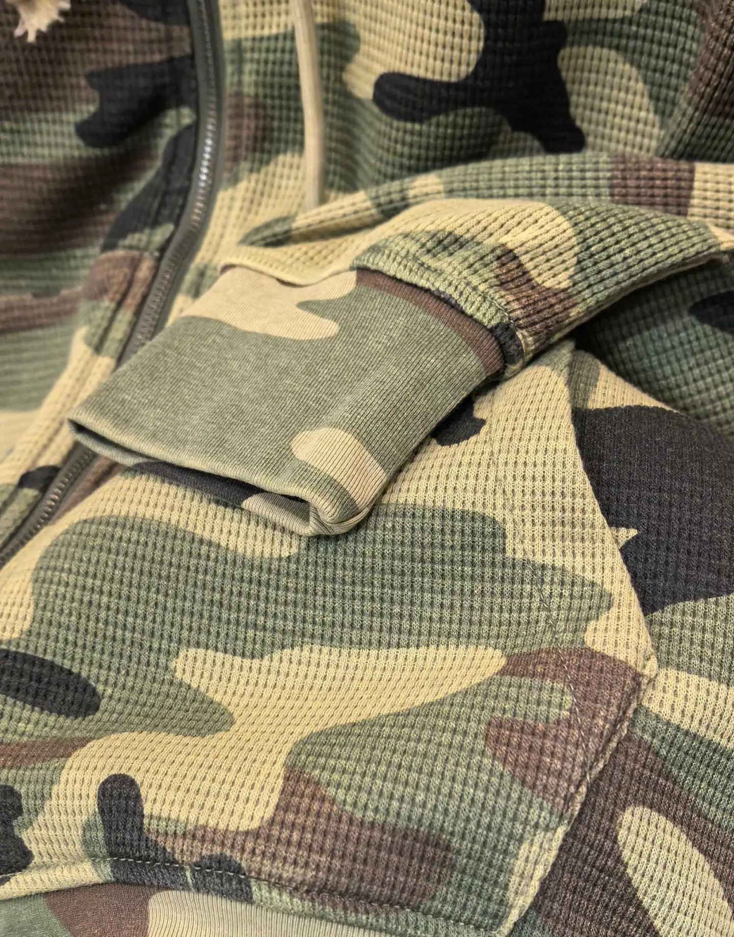 Camo Print Waffle-Knit Zip-Up Hoodie D23020286 — view 8