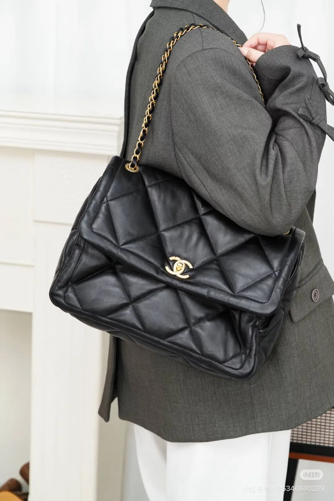 Chanel 25K Flap Chain Bag D36018126 — view 6