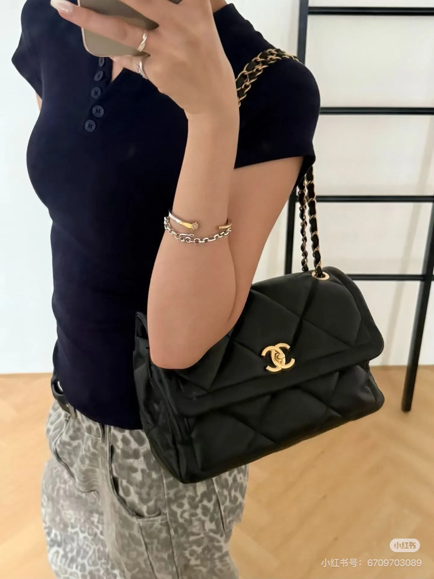 Chanel 25K Flap Chain Bag D36018126 — view 7
