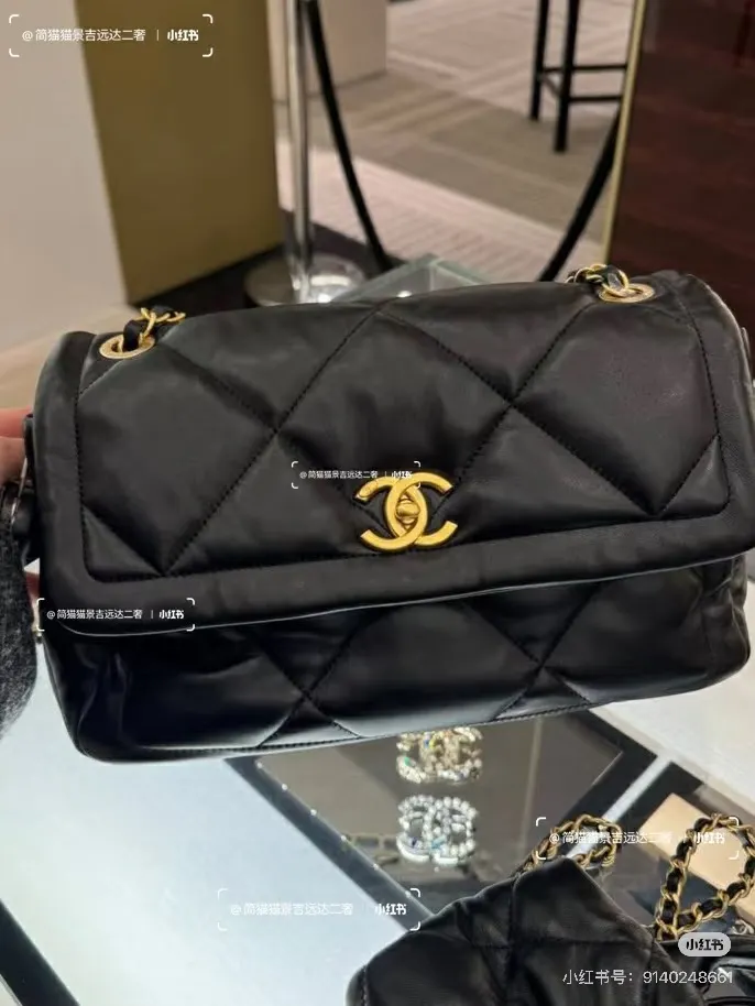 Chanel 25K Flap Chain Bag D36018126 — view 8