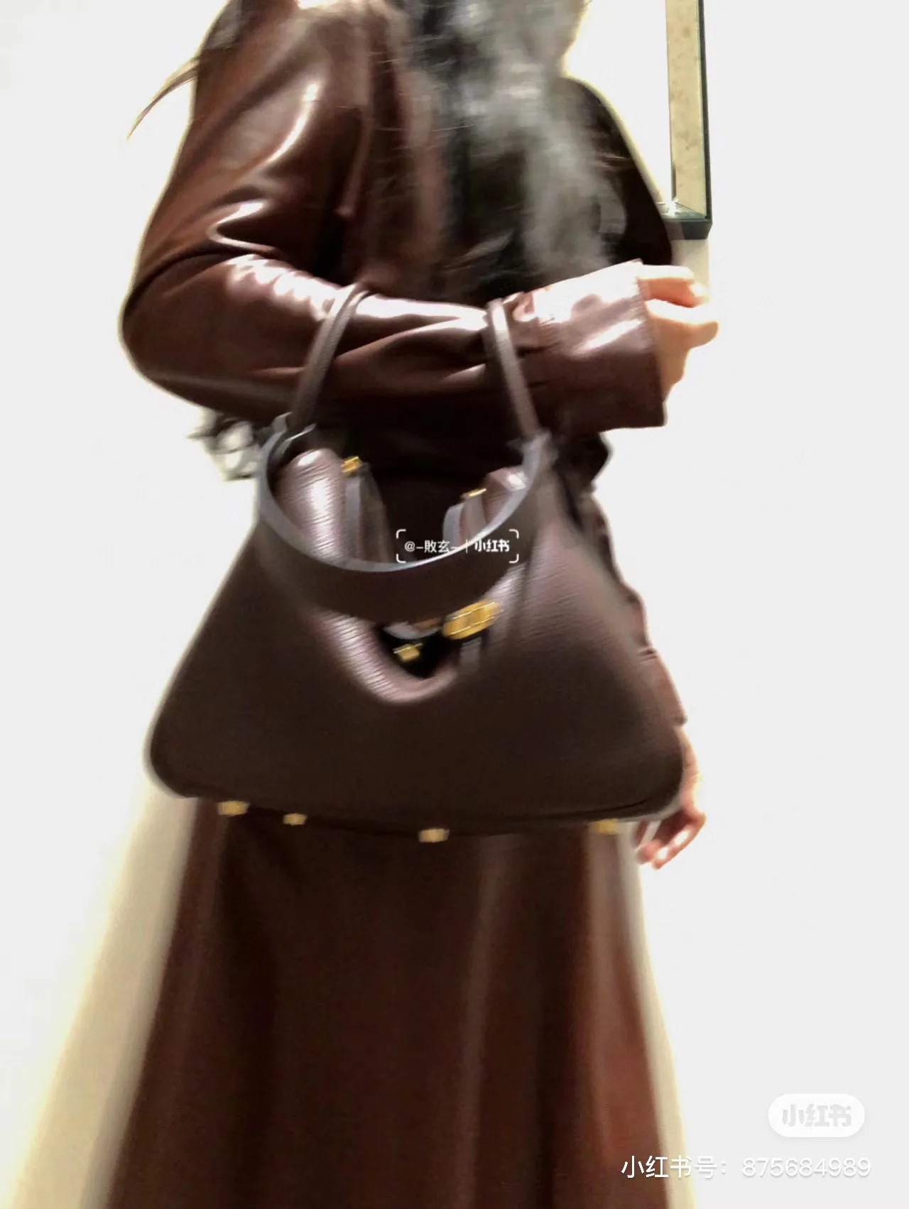 Lindy Top-Handle Bag D43018507