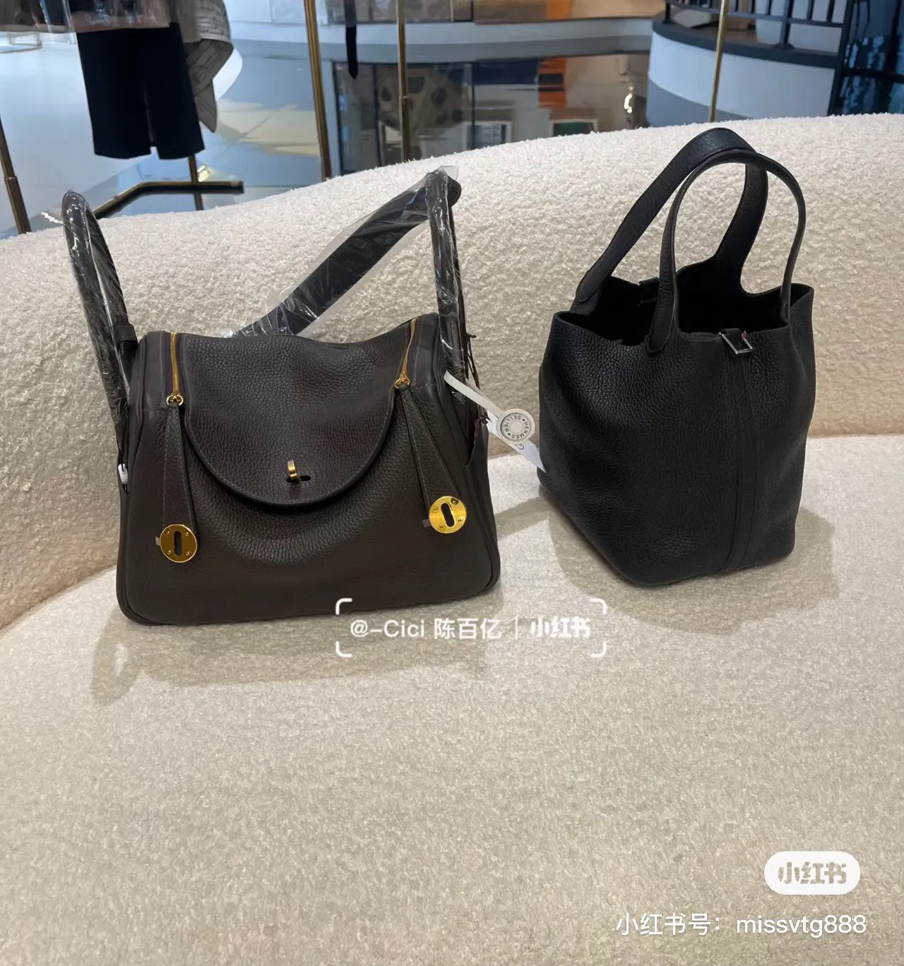 Lindy Top-Handle Bag D43018507 — view 3