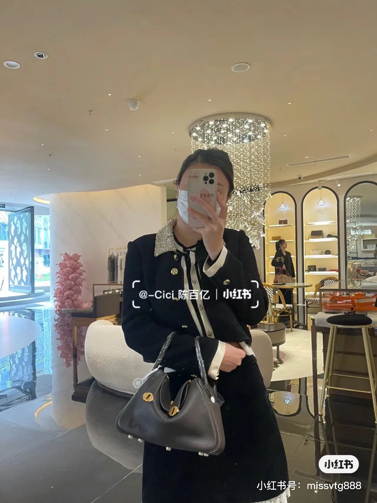 Lindy Top-Handle Bag D43018507 — view 5