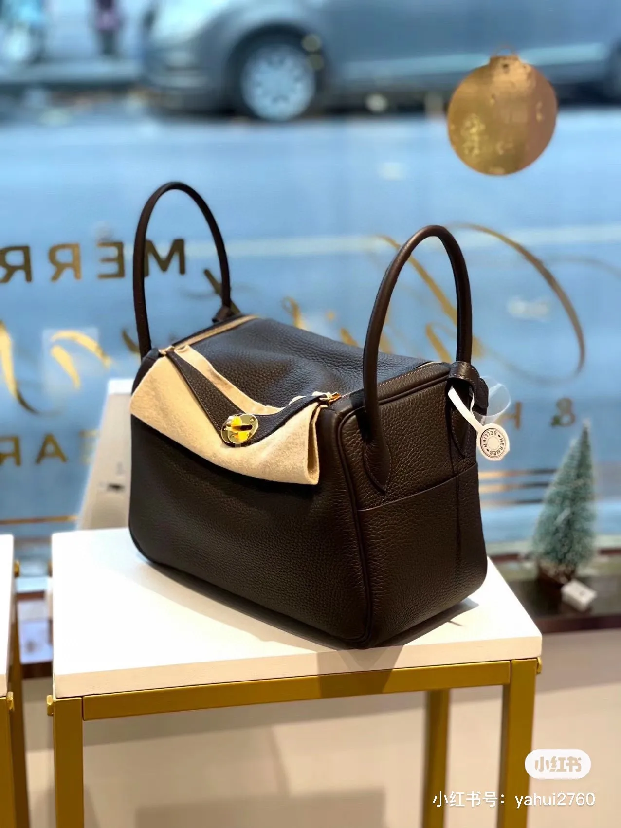 Lindy Top-Handle Bag D43018507 — view 8