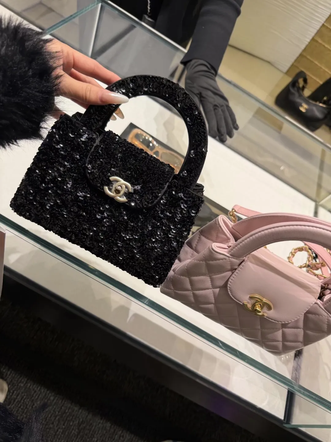Chanel 26C Sequin Kelly Top-Handle Bag D30018339 — view 6